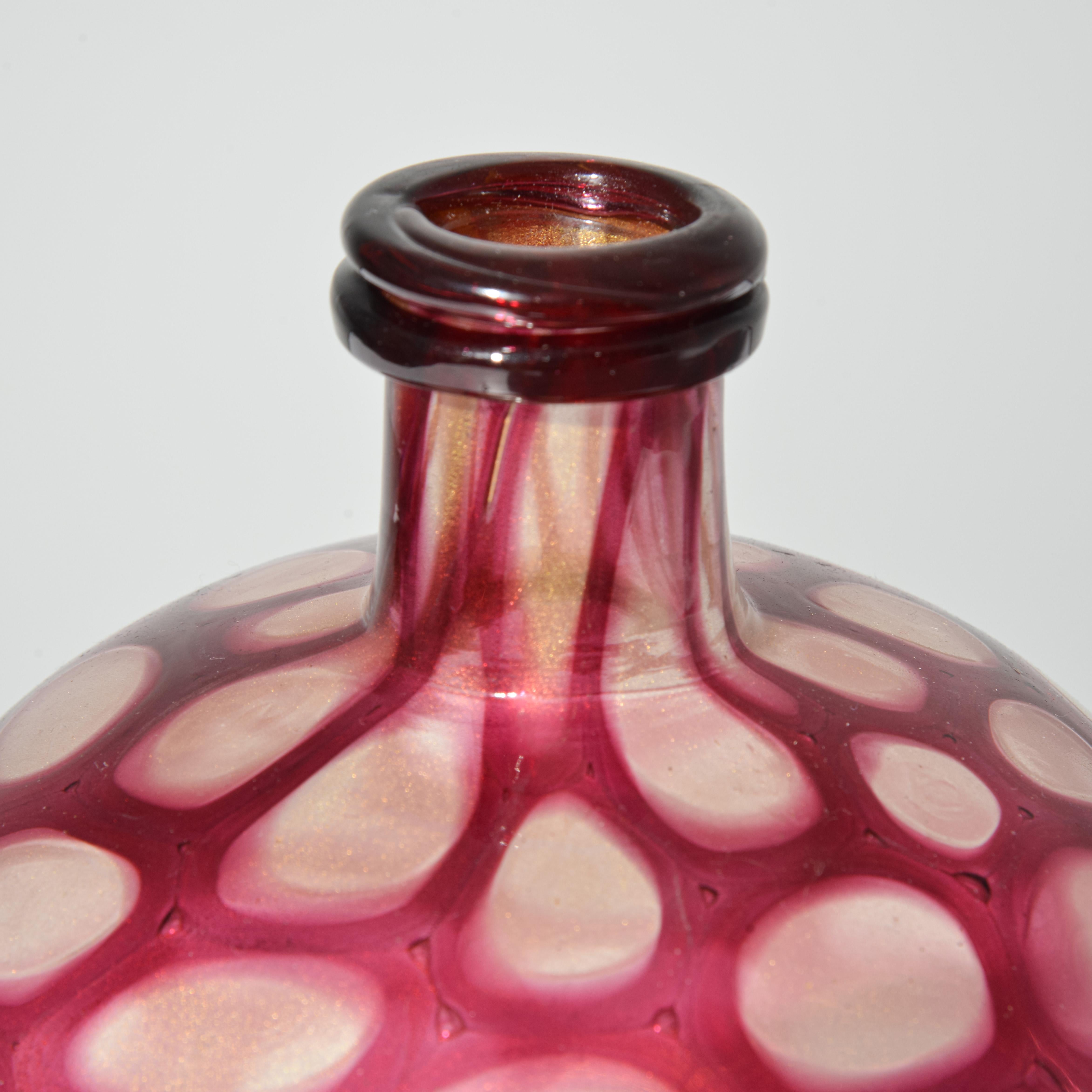 Artistics/Designer ; Fabricant : Arte Vetraria Muranese (A.V.E.M.)
Marquage(s) ; notes : pas de marquage(s) apparent(s)
Matériaux : verre
Dimensions (H, L, P) : 11 