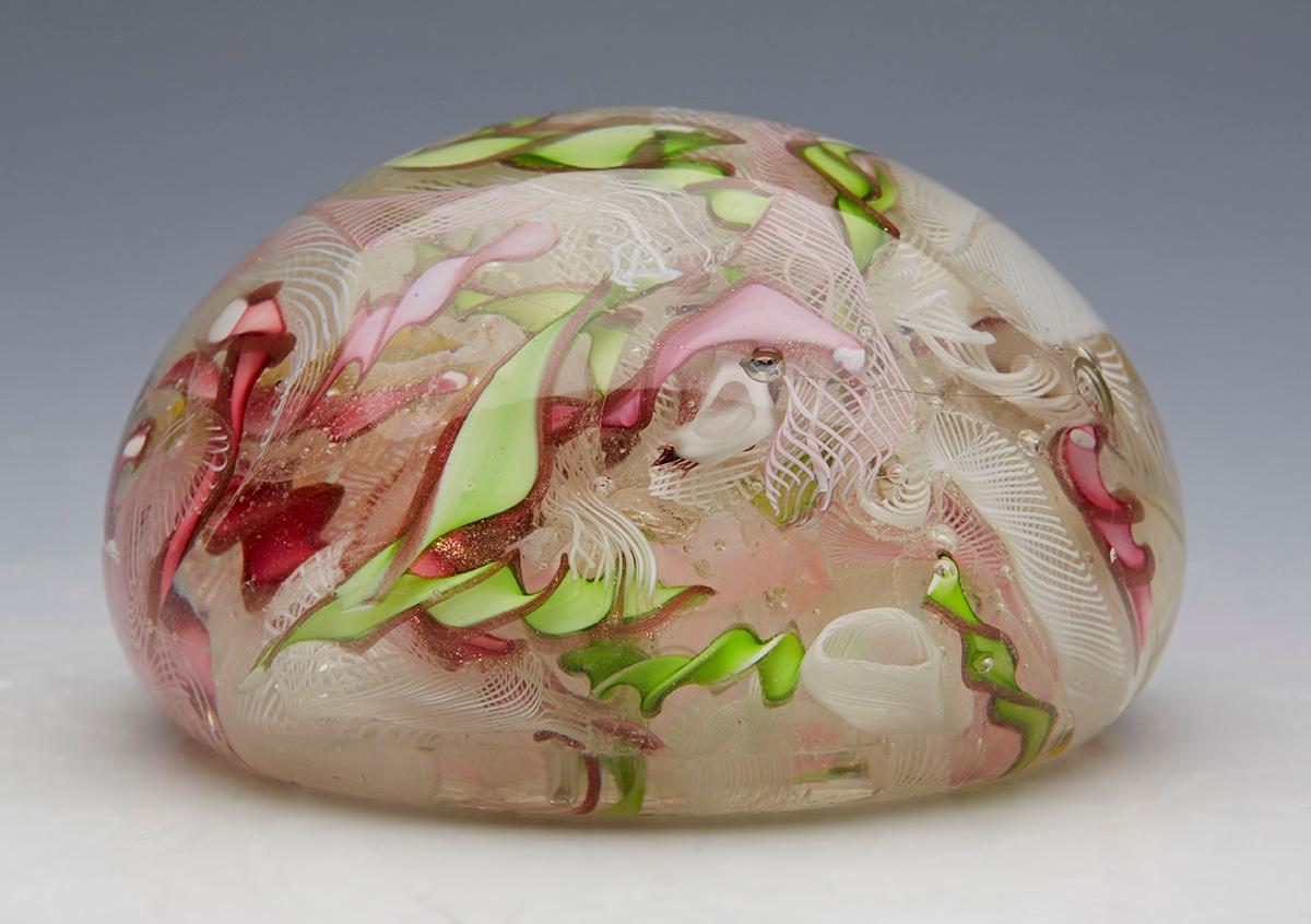 AVem Large Vintage Italian Murano Glass Paperweight In Good Condition For Sale In Bishop's Stortford, Hertfordshire