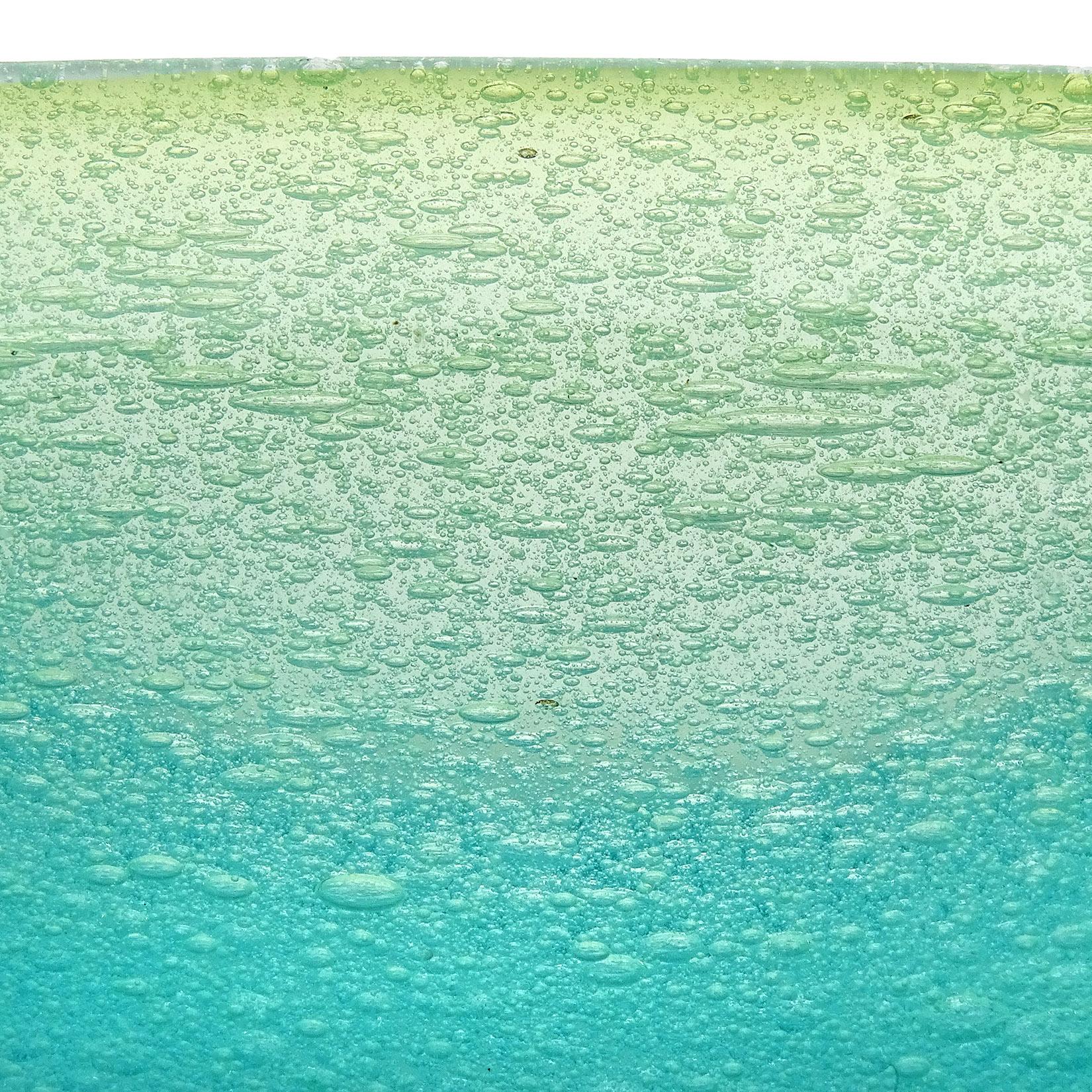 20ième siècle Bol en verre d'art italien AVeM de Murano à bulles de Pulegoso bleu et vert avec étiquette en vente