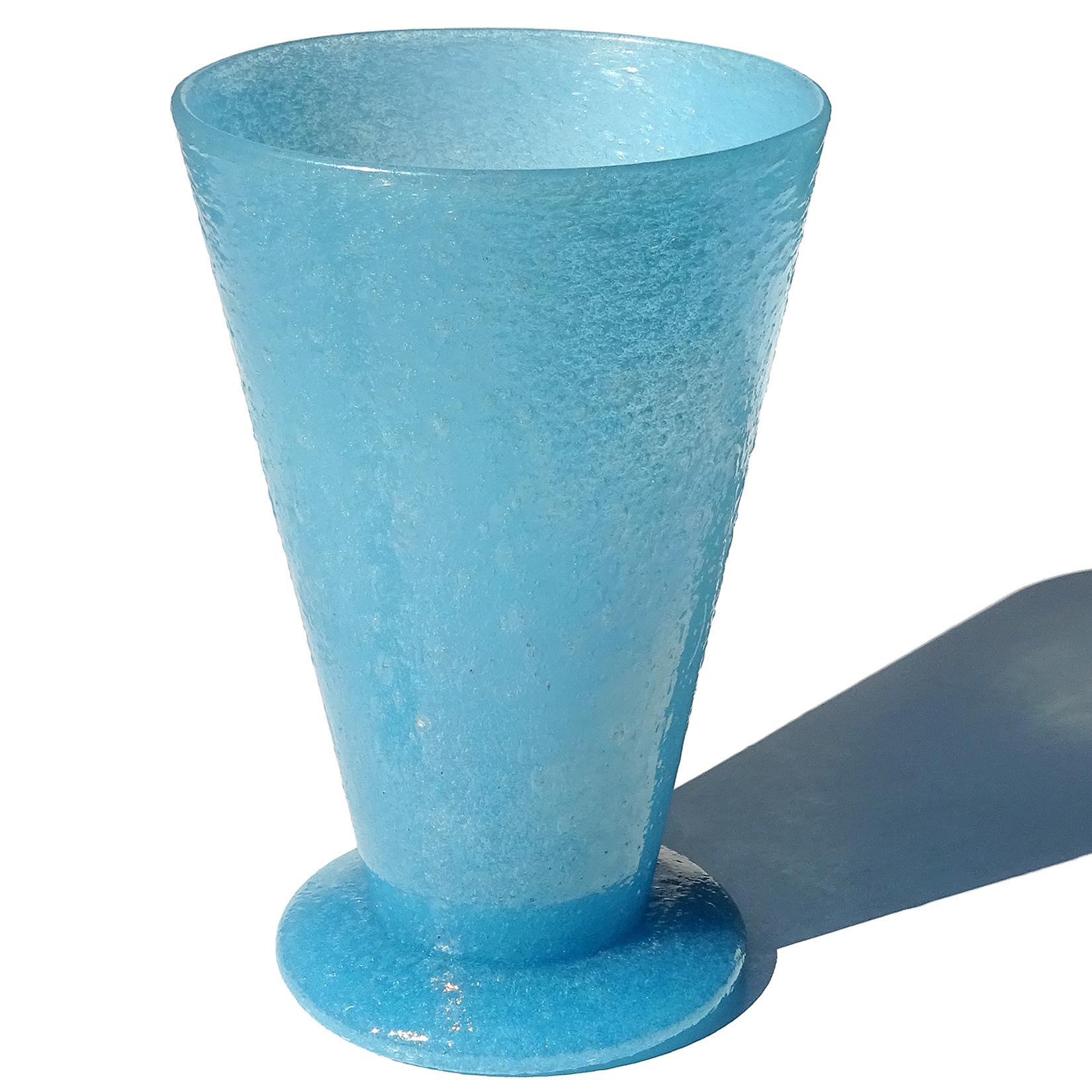 Fait main AVeM Vase à fleurs en verre d'art italien de Murano bleu irisé avec bulles de Pulegoso en vente