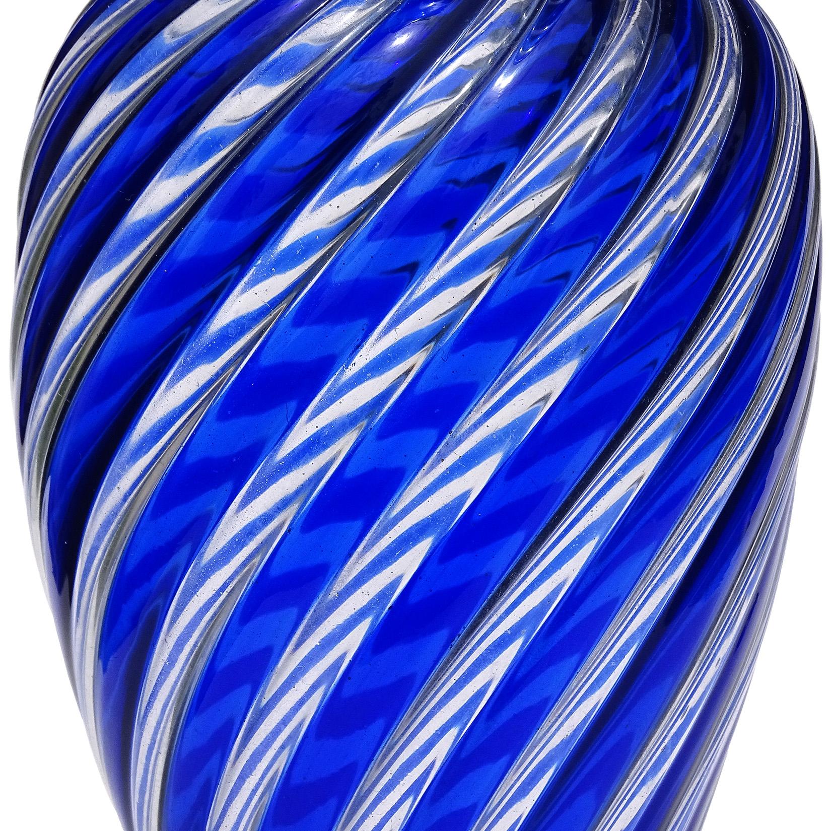A.Ve.M. Murano-Blumenvase aus italienischem Kunstglas mit kobaltblauem Klarband und Rüschenrand (Italienisch) im Angebot