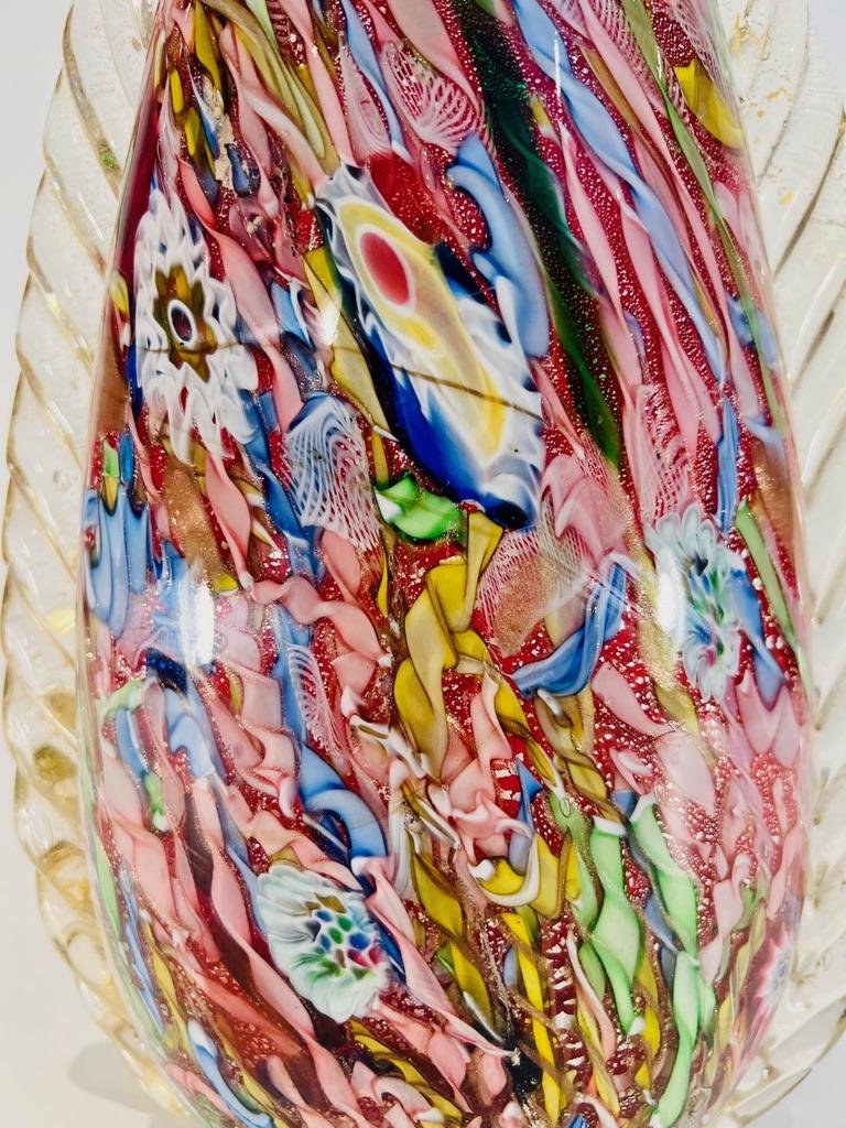 Milieu du XXe siècle CIRCA Vase multicolore en verre de Murano circa 1950 