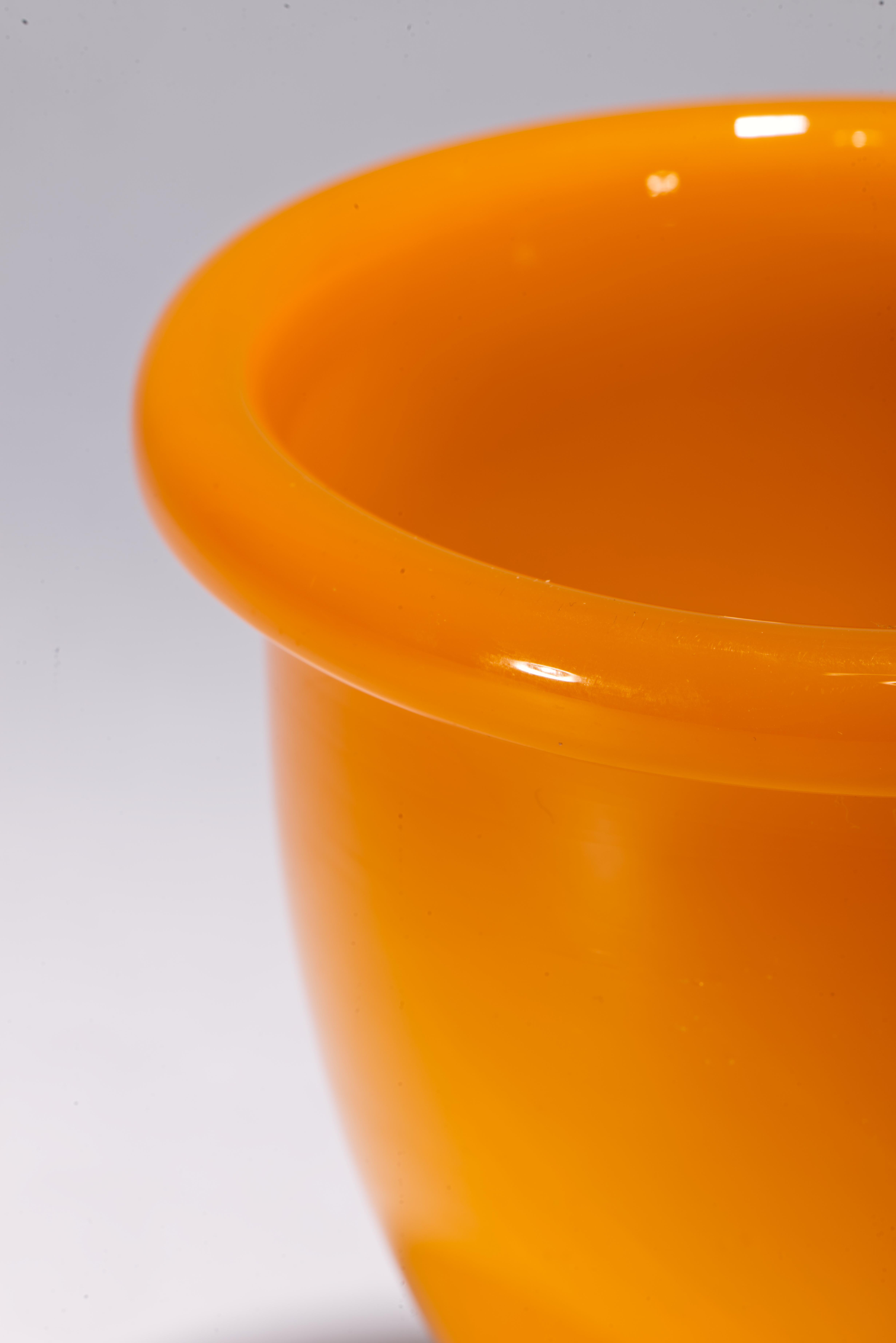 AVEM Murano Glass Sommerso arancione, Vaso a bocciolo con piede, Italia, anni '50 In condizioni buone in vendita a Clifton Springs, NY