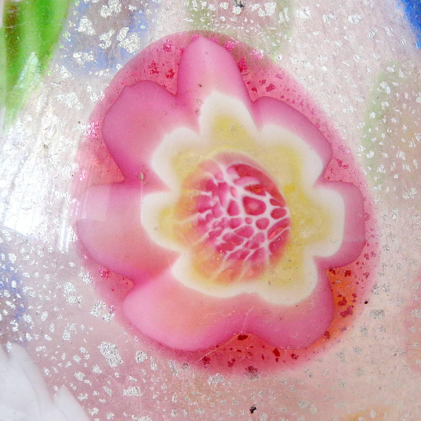 A.Ve.M. Murano Pink Millefiori Silver Flecks Italian Art Glass Flower Vase In Good Condition For Sale In Kissimmee, FL