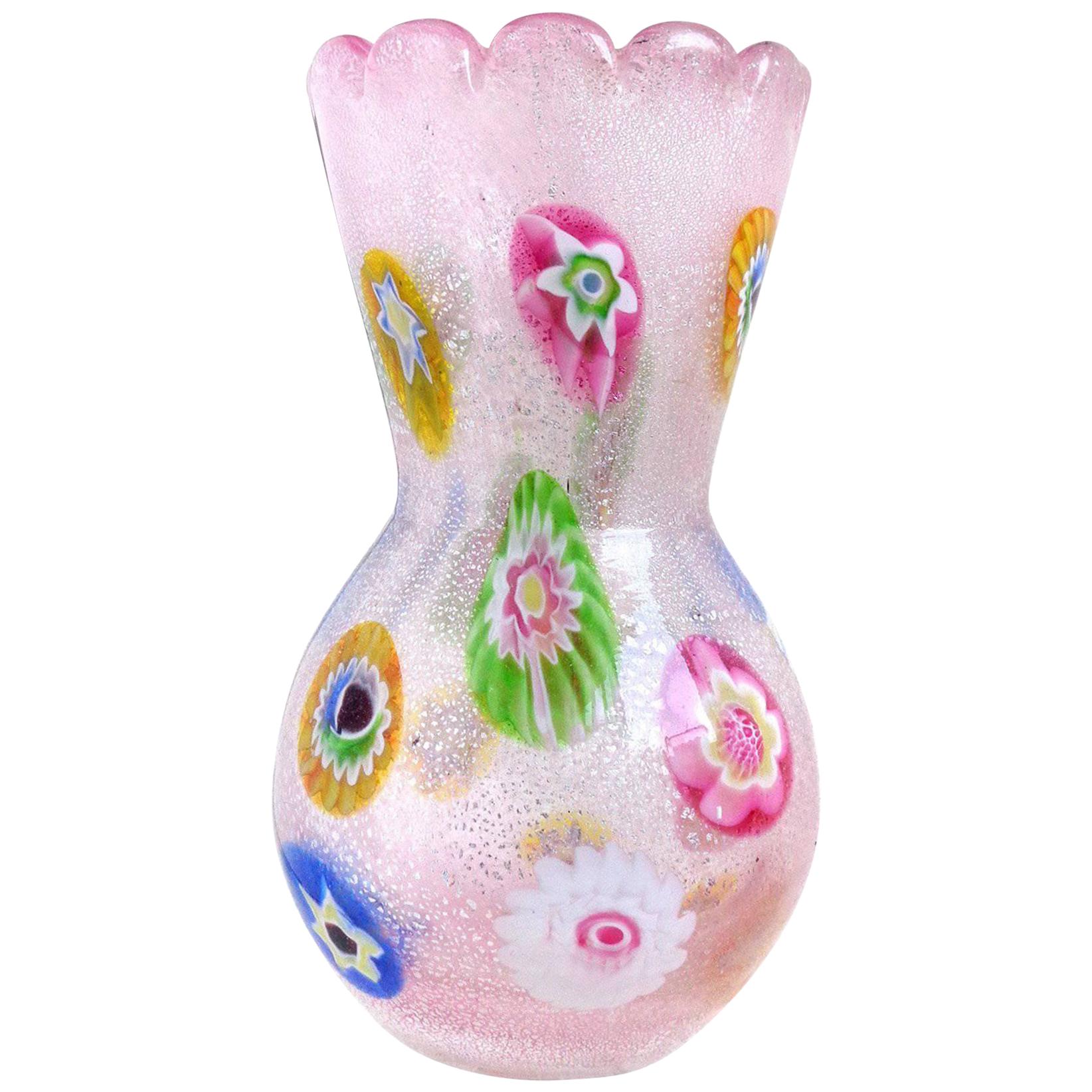 Vase à fleurs en verre d'art italien de Murano rose Millefiori moucheté d'argent A.Ve.M.