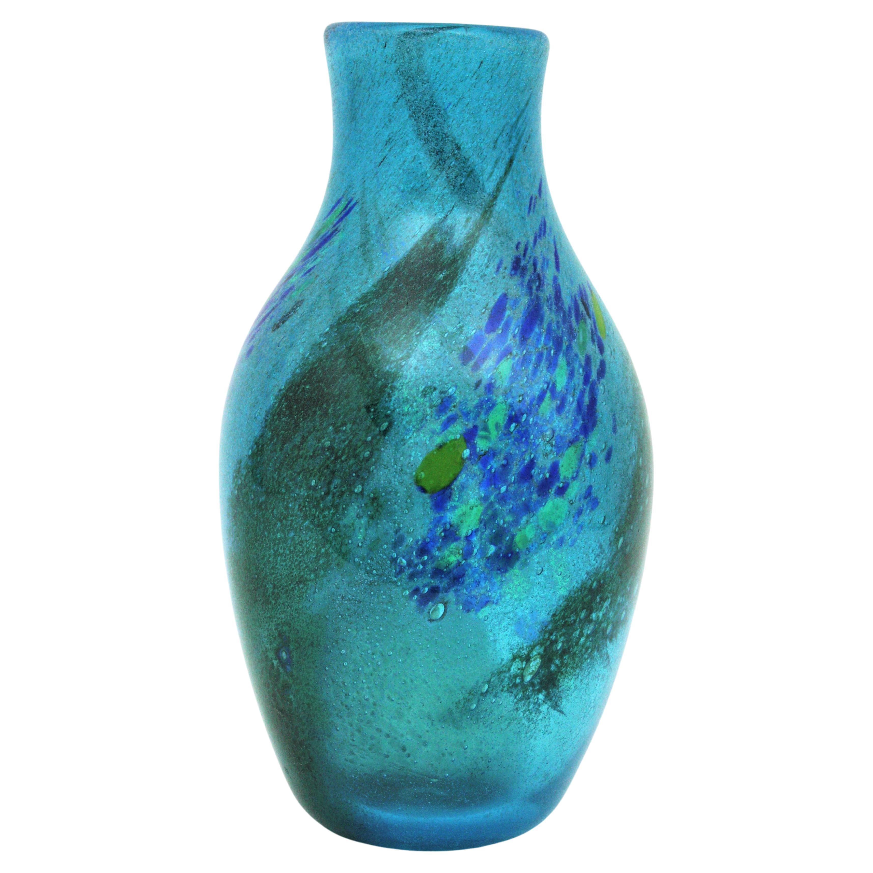 Hand blown blue Murano pulegoso art glass vase with Starry Night murrine decoration. Attributed to Arte Vetraria Muranese (A.V.E.M.), Italy, 1950s.
Exquisite and sculptural handblown Murano glass vase with an eye-catching 'Apparenza' design