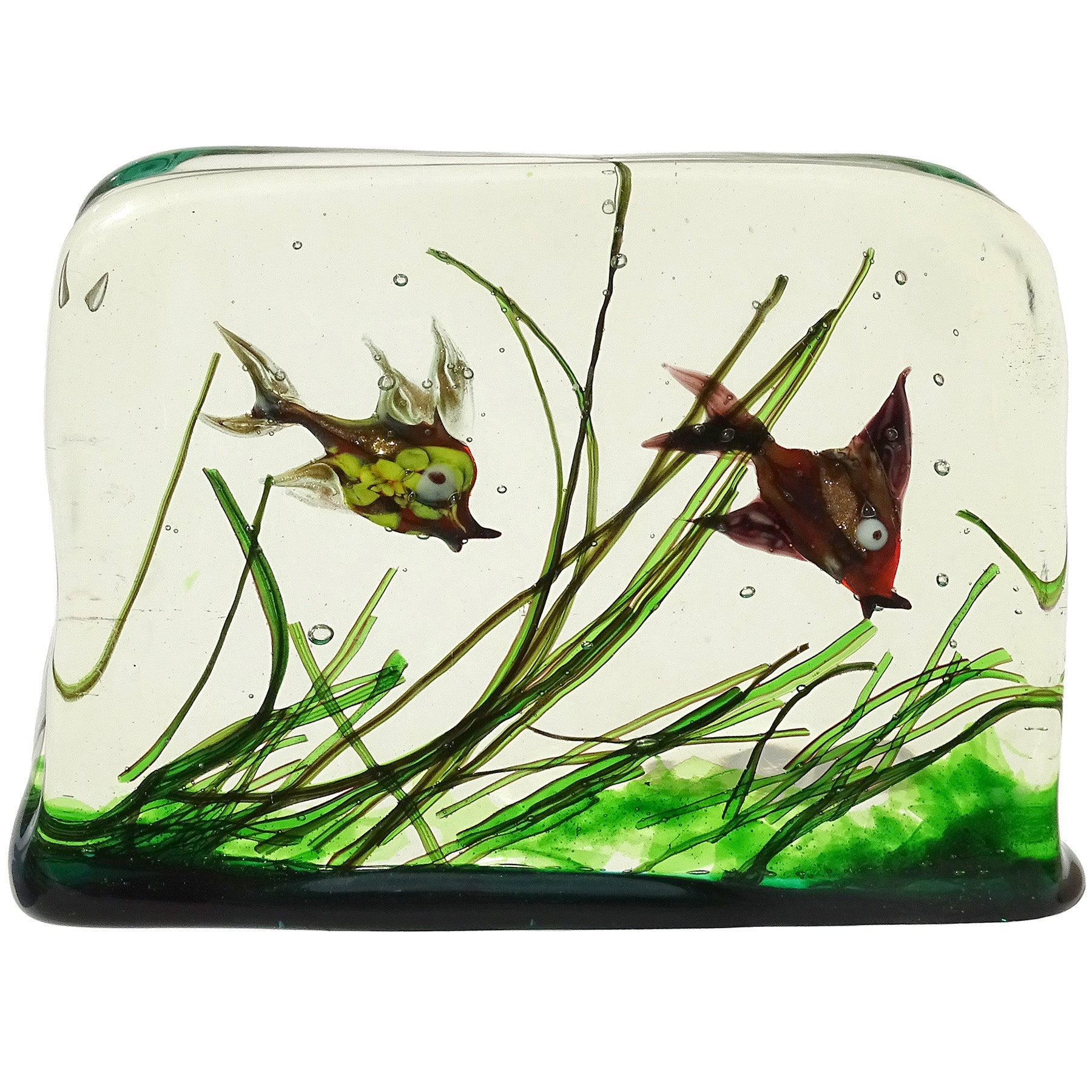 Aquarium italien en verre d'art de Murano, violet, rouge et vert, représentant deux poissons nageant
