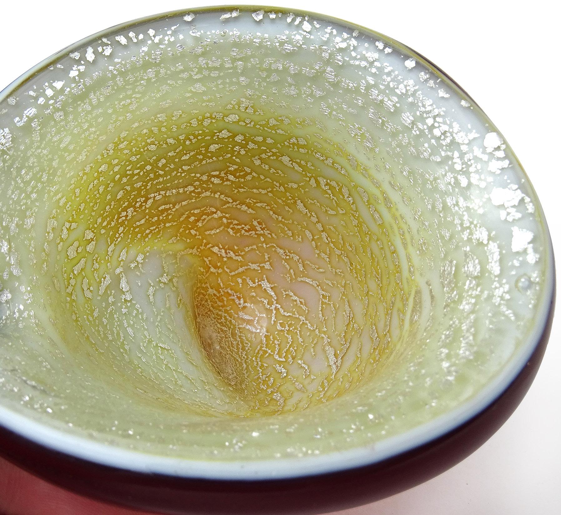 italien A.VE.M. Murano Red Yellow Silver Flecks Italian Art Glass Seashell Ashtray Bowl (bol cendrier en forme de coquillage) en vente