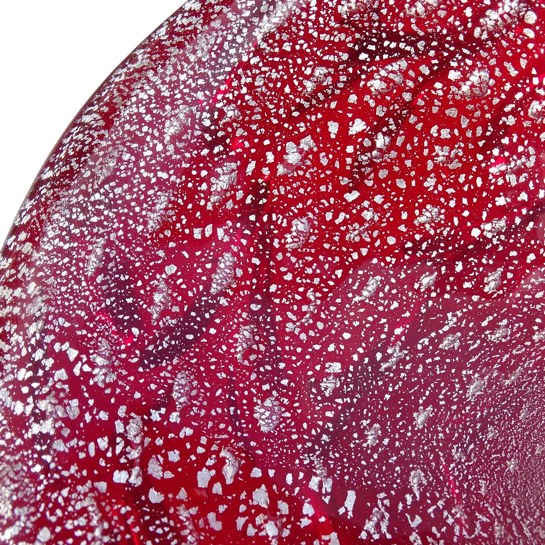 Beautiful vintage Murano hand blown ruby red, controlled bubbles and silver flecks Italian art glass decorative surface bowl. Attributed to designer Giulio Radi for the A.Ve.M. (Arte Vetraria Muranese) company, circa 1950s. The bowl is completely