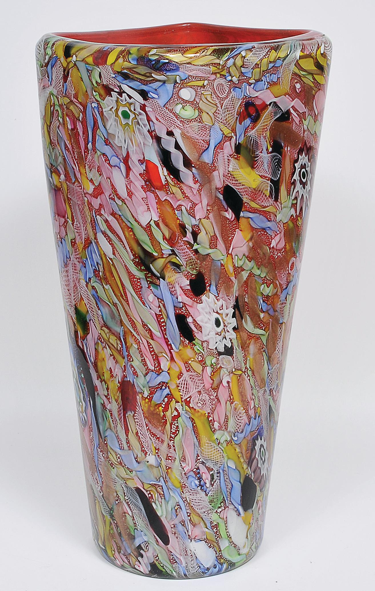 AVeM Vase, Artistic Blown Murano Glass, Multicolored and Red, circa 1950 In Excellent Condition For Sale In Rio de Janeiro, RJ
