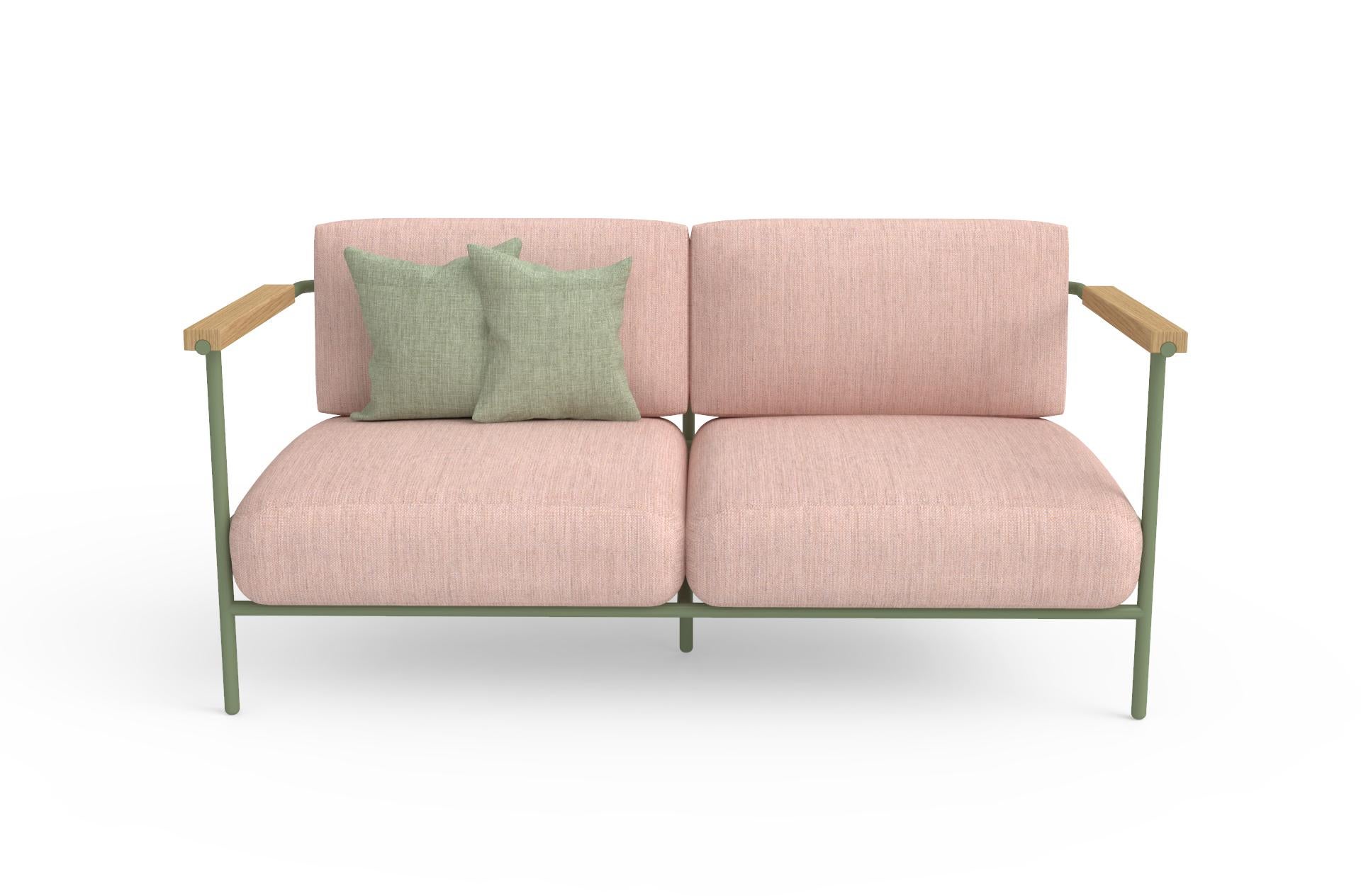 Das farbenfrohe Sofa Avenida Mexico ist ein leichtes, metallisches Sofa mit dunkelblauer Struktur, ideal für überdachte Außenbereiche. Seine Metallstruktur ist pulverbeschichtet, was ihn widerstandsfähiger gegen Feuchtigkeit und korrosive Umgebungen