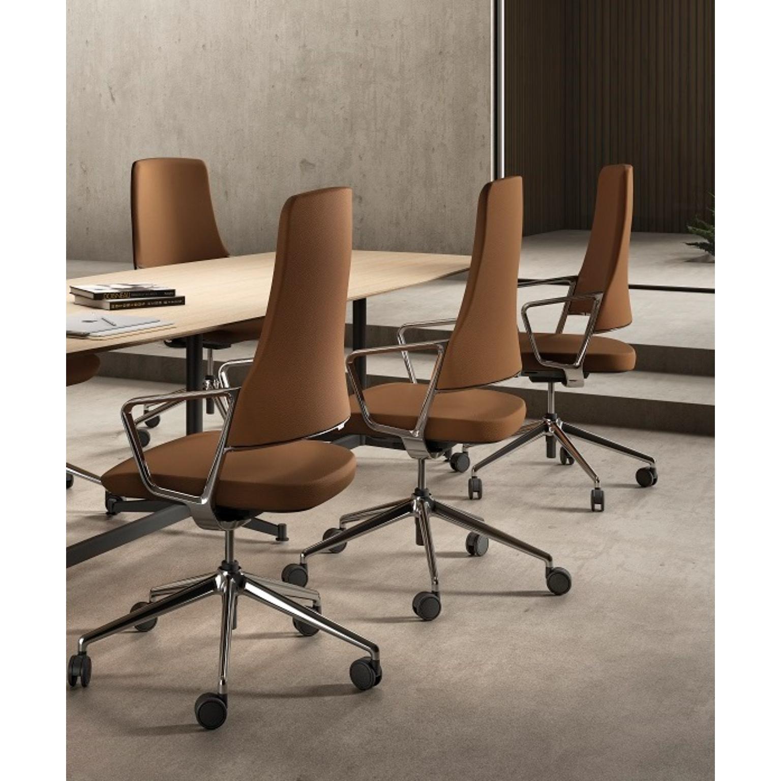 Sillón con Respaldo Alto Aventador de Aluminio y Piel by Quinti Sedute Siglo XXI y contemporáneo en venta