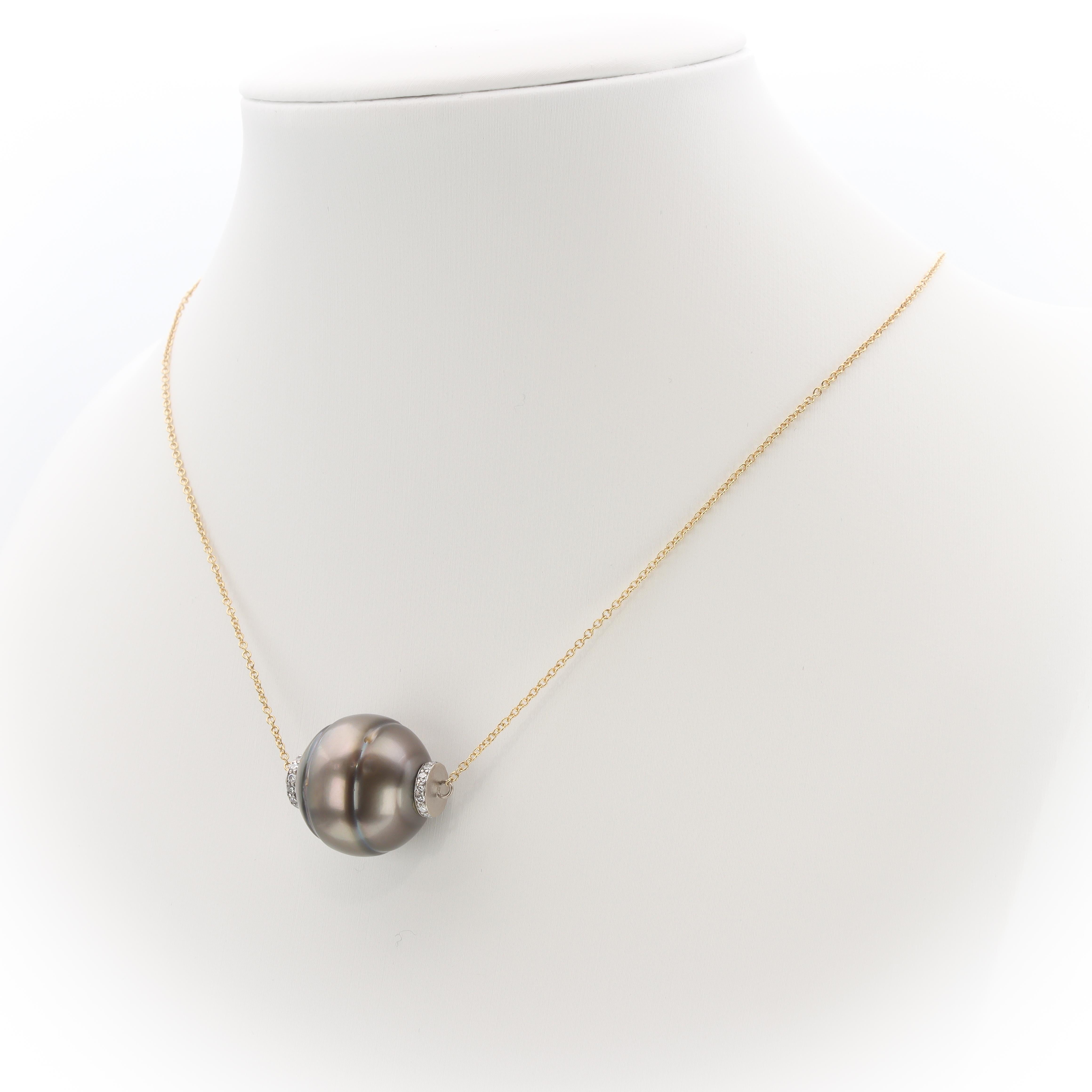 Contemporary Aventina-Spencer, 'Luna' Circled Tahitian Pearl, Diamond and 18k Gold Necklace For Sale