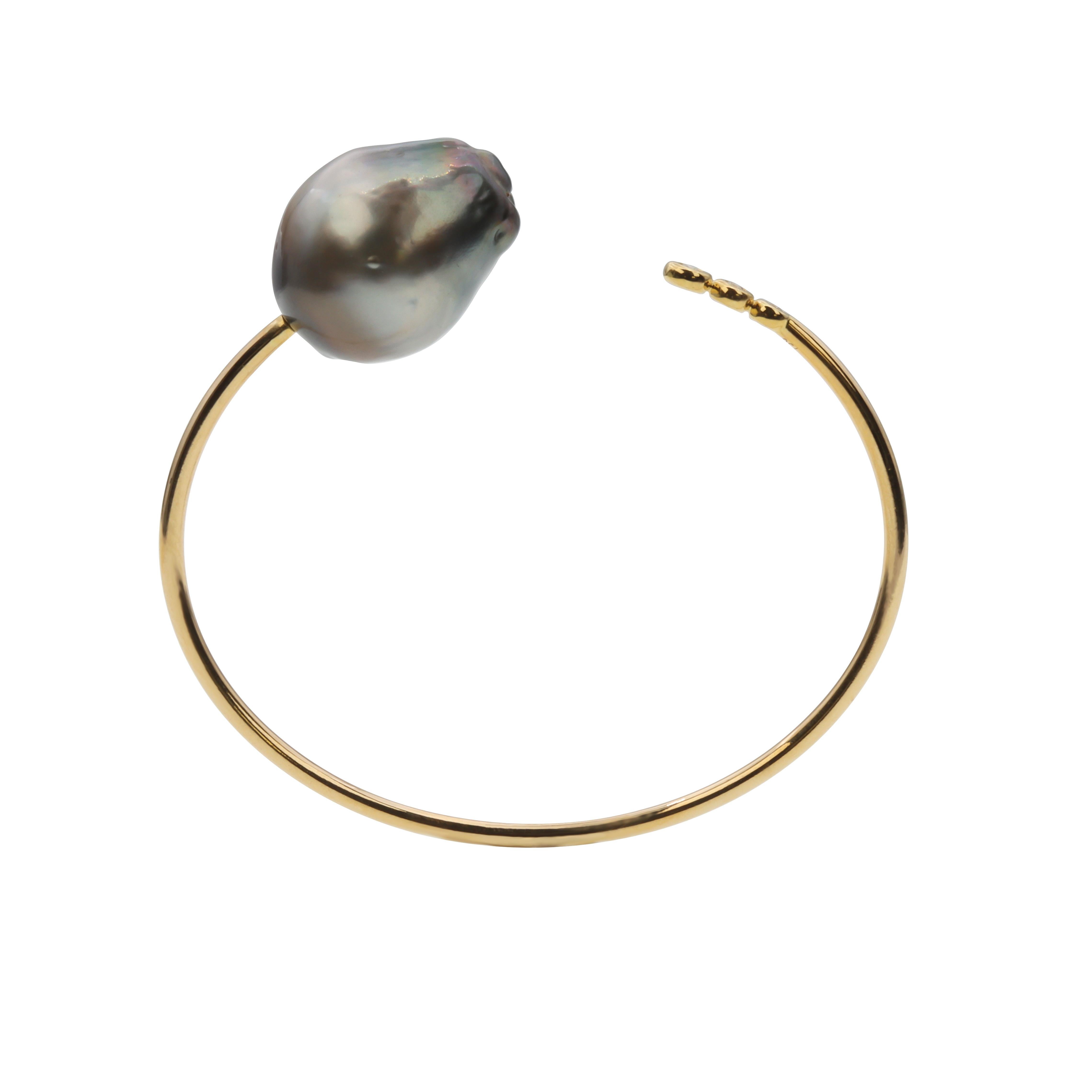 Aventina-Spencer, in collaboration with Marc'Harit- Finder of Pearls, present the 'Cosmo' bracelet designed by Kira Kampmann. The 'Cosmo' Bangle is designed with flexible 18K yellow gold and features an exquisite 17mm Conscious Baroque Tahitian