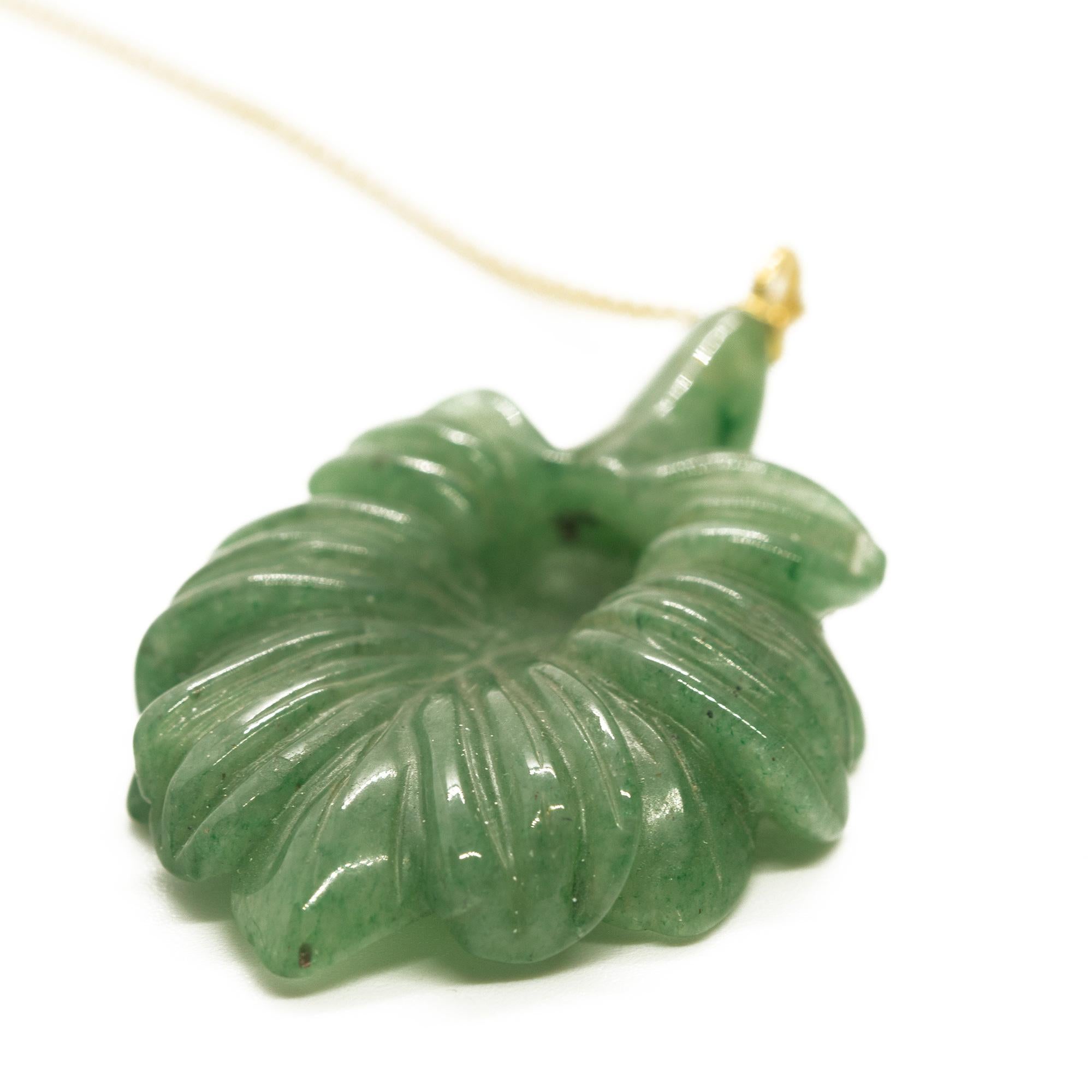 Intini Jewels, collier en or jaune 18 carats avec fleur sculpte vert aventurine en vente 1