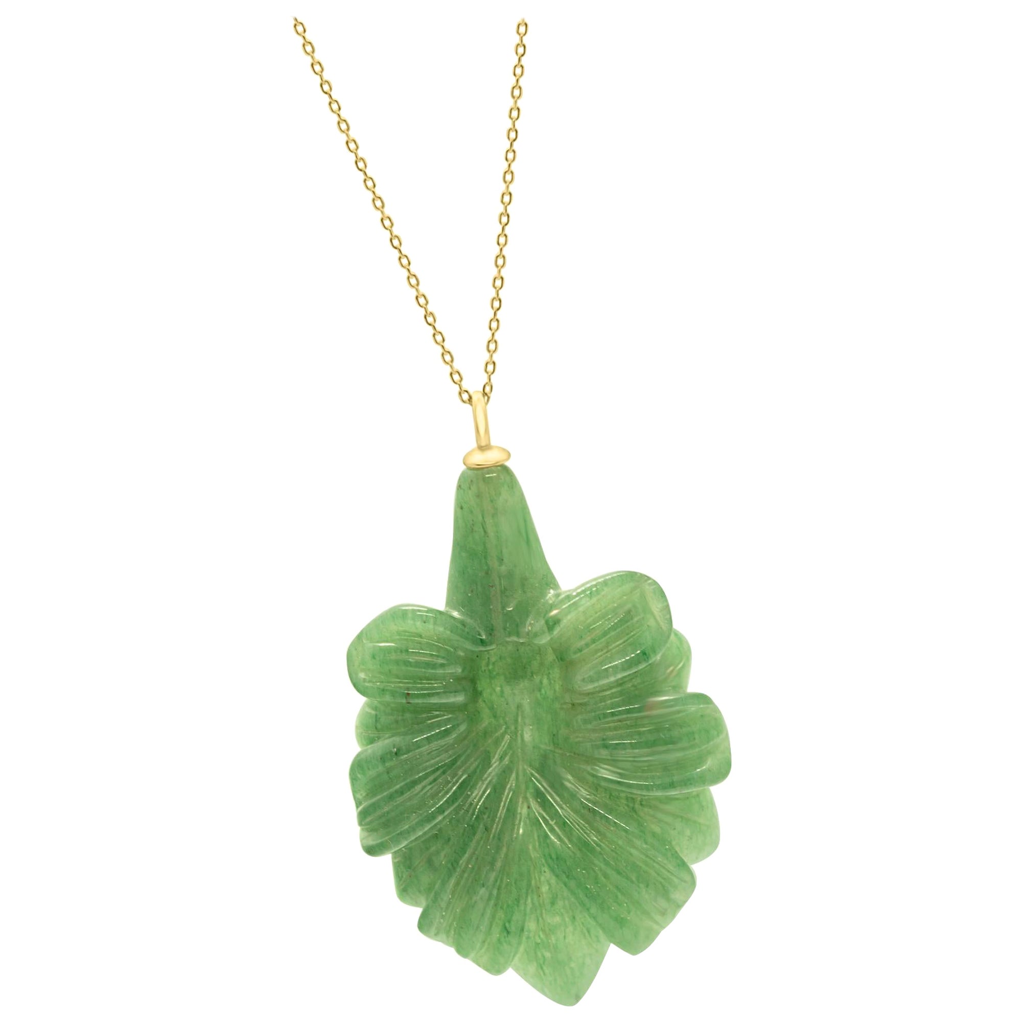 Aventurine verte sculptée Fleur en or jaune 18 carats Collier pendentif Intini Jewels