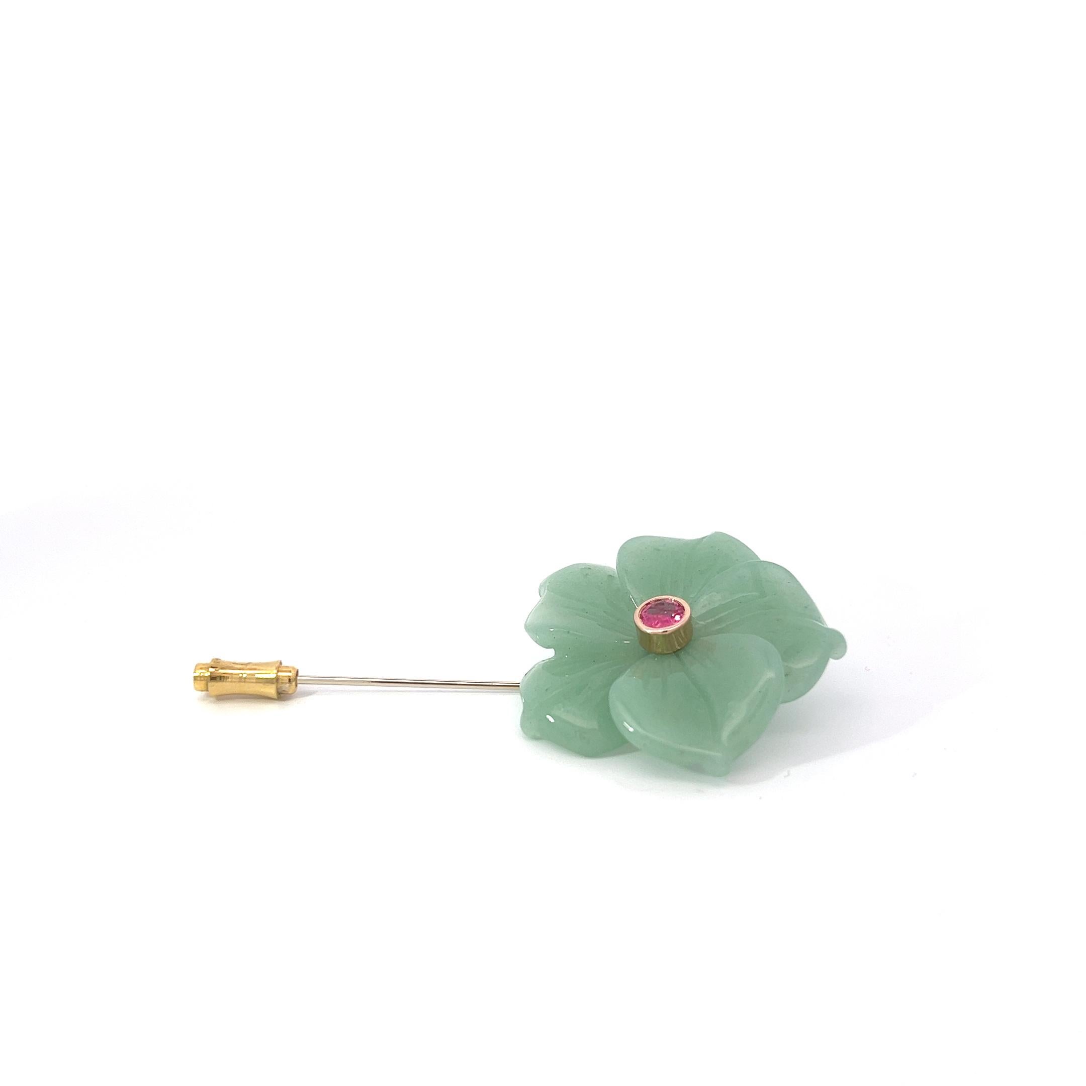 Indulge in the delicate beauty of nature with this exquisite carved aventurine stone flower stick pin, adorned with a resplendent 0.40ct pink tourmaline, all elegantly set in 18k rose gold.
Crafted with meticulous attention to detail, the aventurine