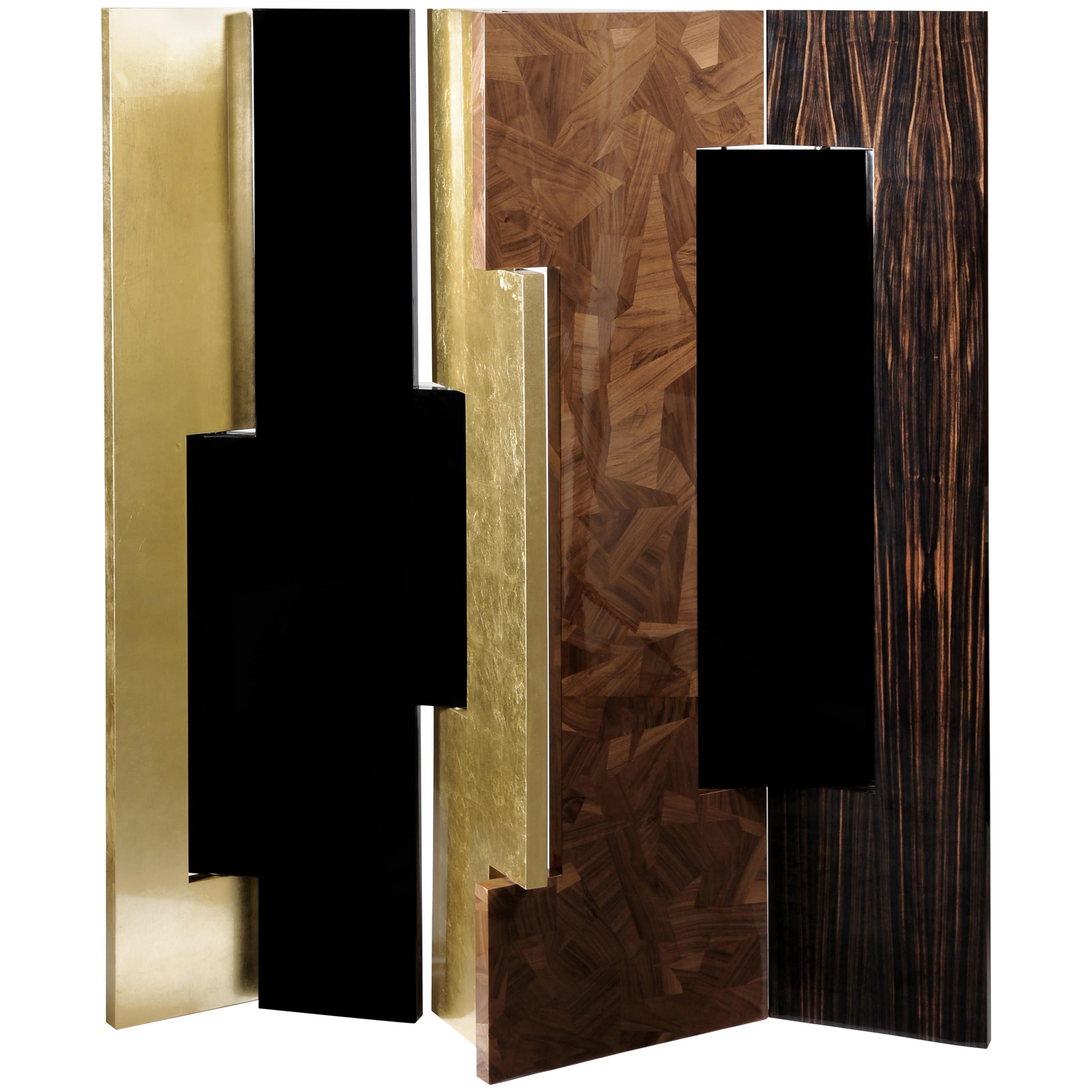 This distinctive folding screen is so elegant that can be easily placed in your home. Avenue is a striking piece that attracts attention and lightens the mood in any space. Its unique characteristics allow it to become a work of art by itself, or it