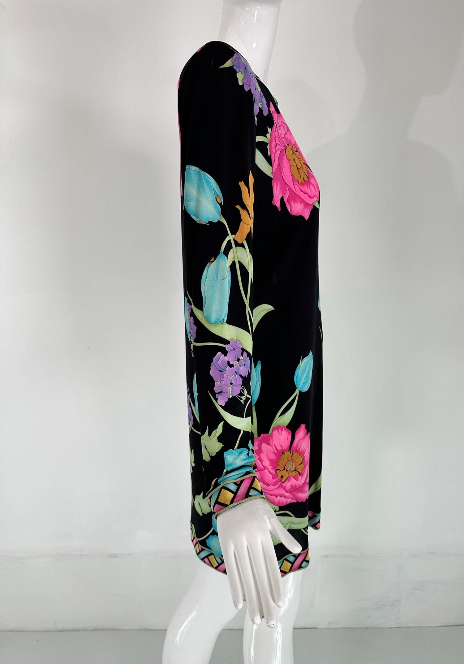 Averaro Bessi - Spectaculaire robe tunique à fleurs vibrantes en soie 12  Bon état - En vente à West Palm Beach, FL