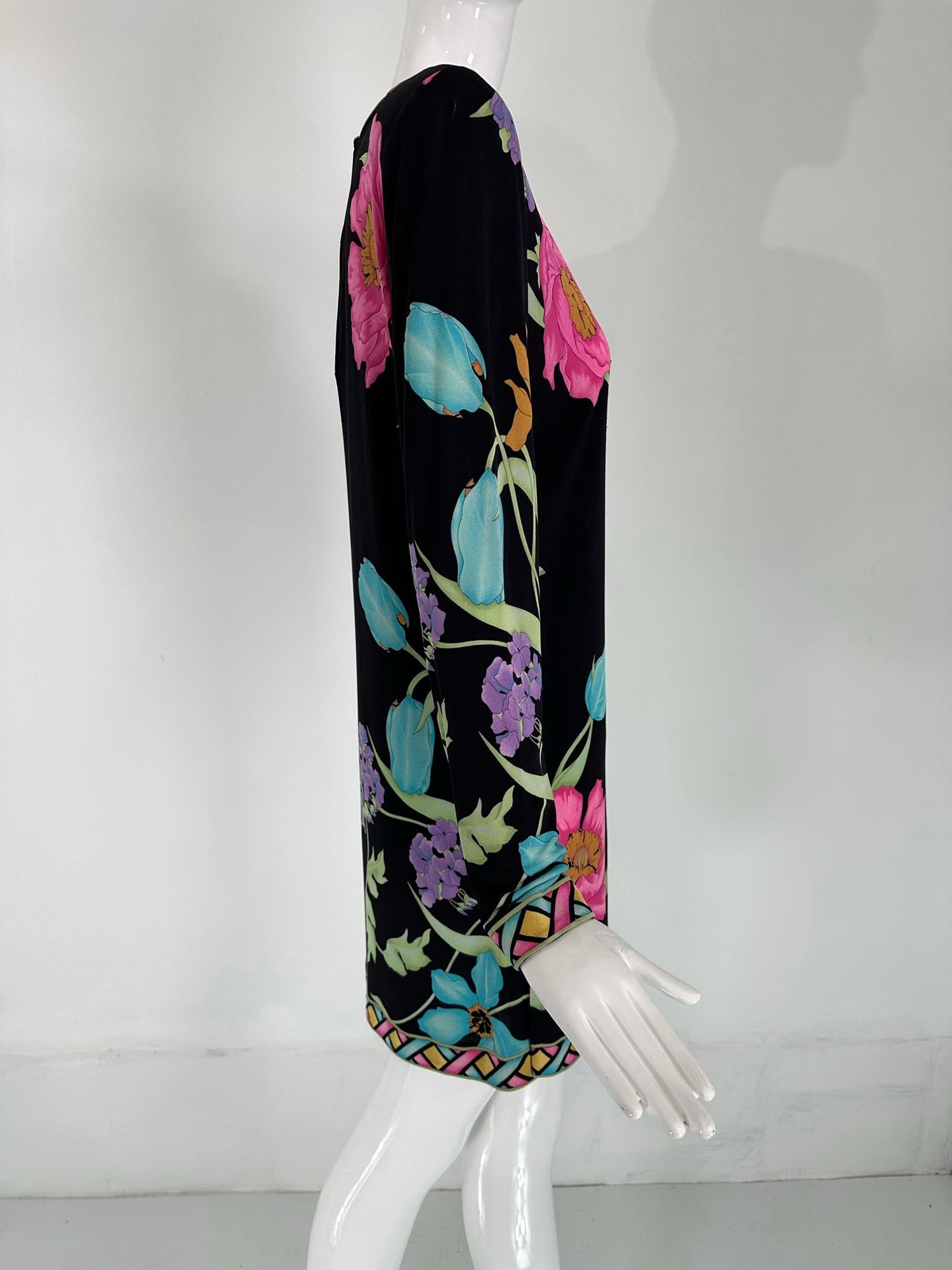 Averaro Bessi - Spectaculaire robe tunique à fleurs vibrantes en soie 12  Pour femmes en vente