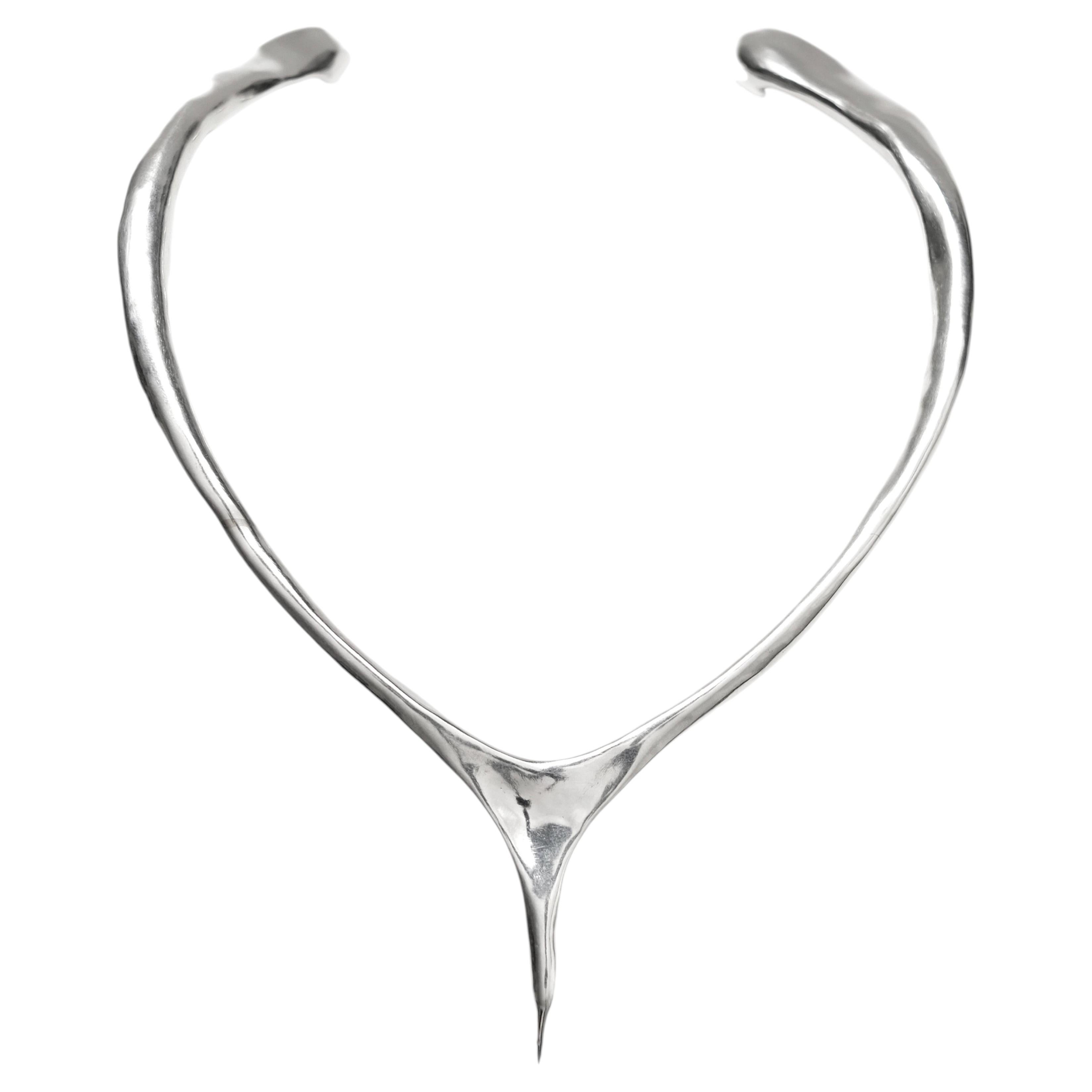 Collier « Aves Gallus » en argent massif 925, par Elena Najdovska