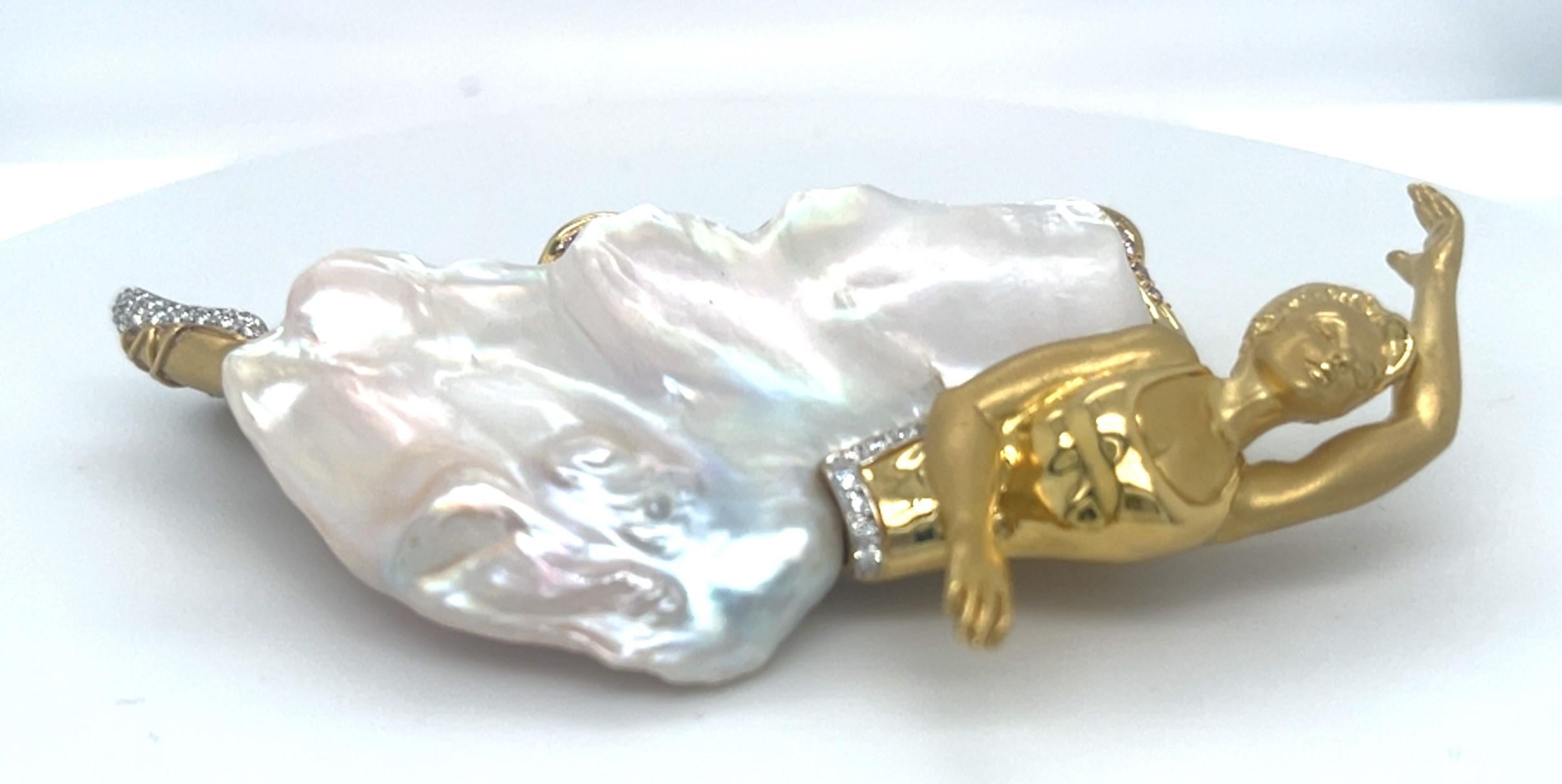 Spilla Ballerina in oro giallo 18k con perle coltivate e diamanti bianchi e rosa di Avi A & Z in vendita 8