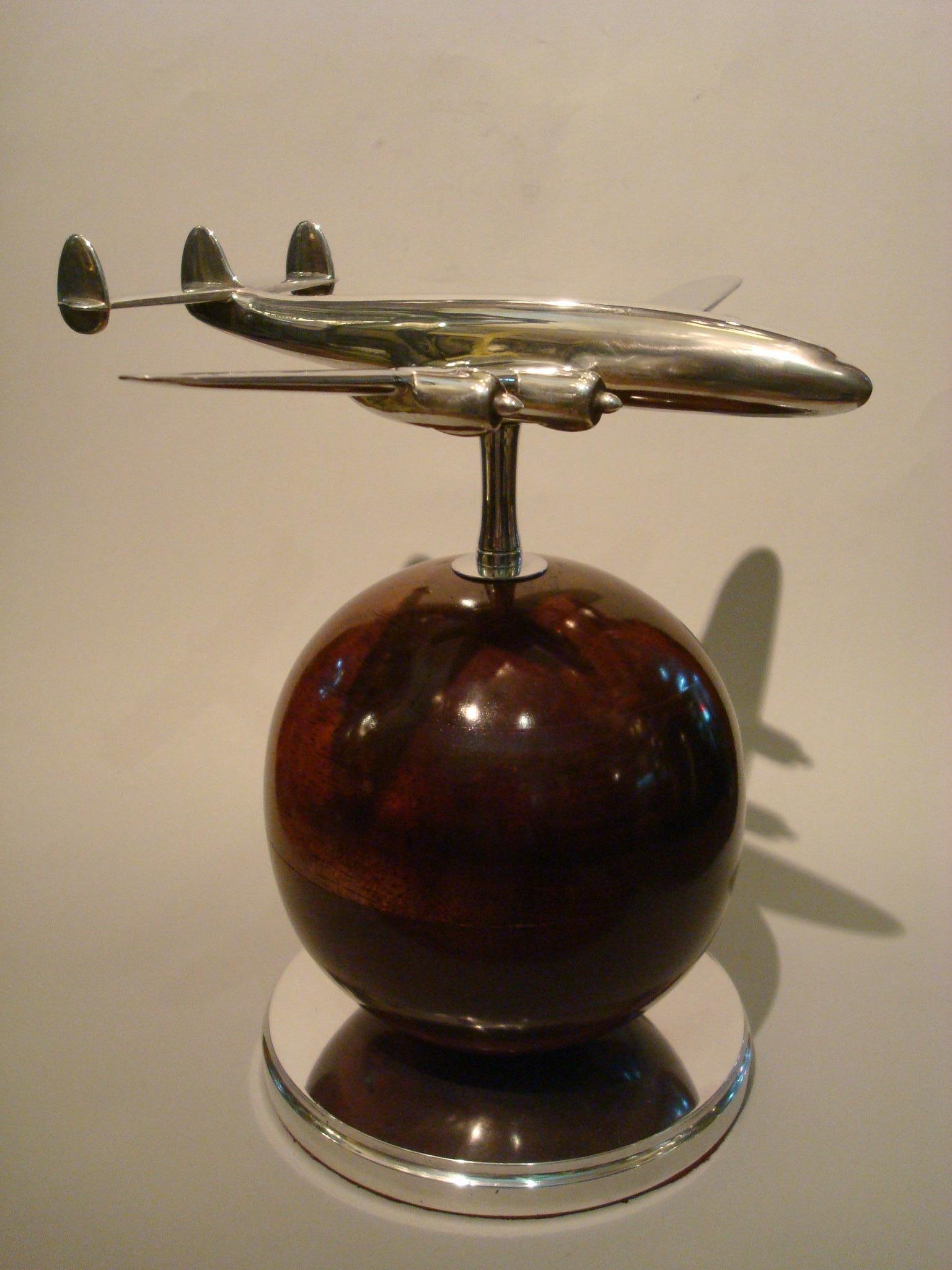 Aviation Lockheed Super Constellation Vintage Desk Airplane Model, circa 1950s In Good Condition In Buenos Aires, Olivos