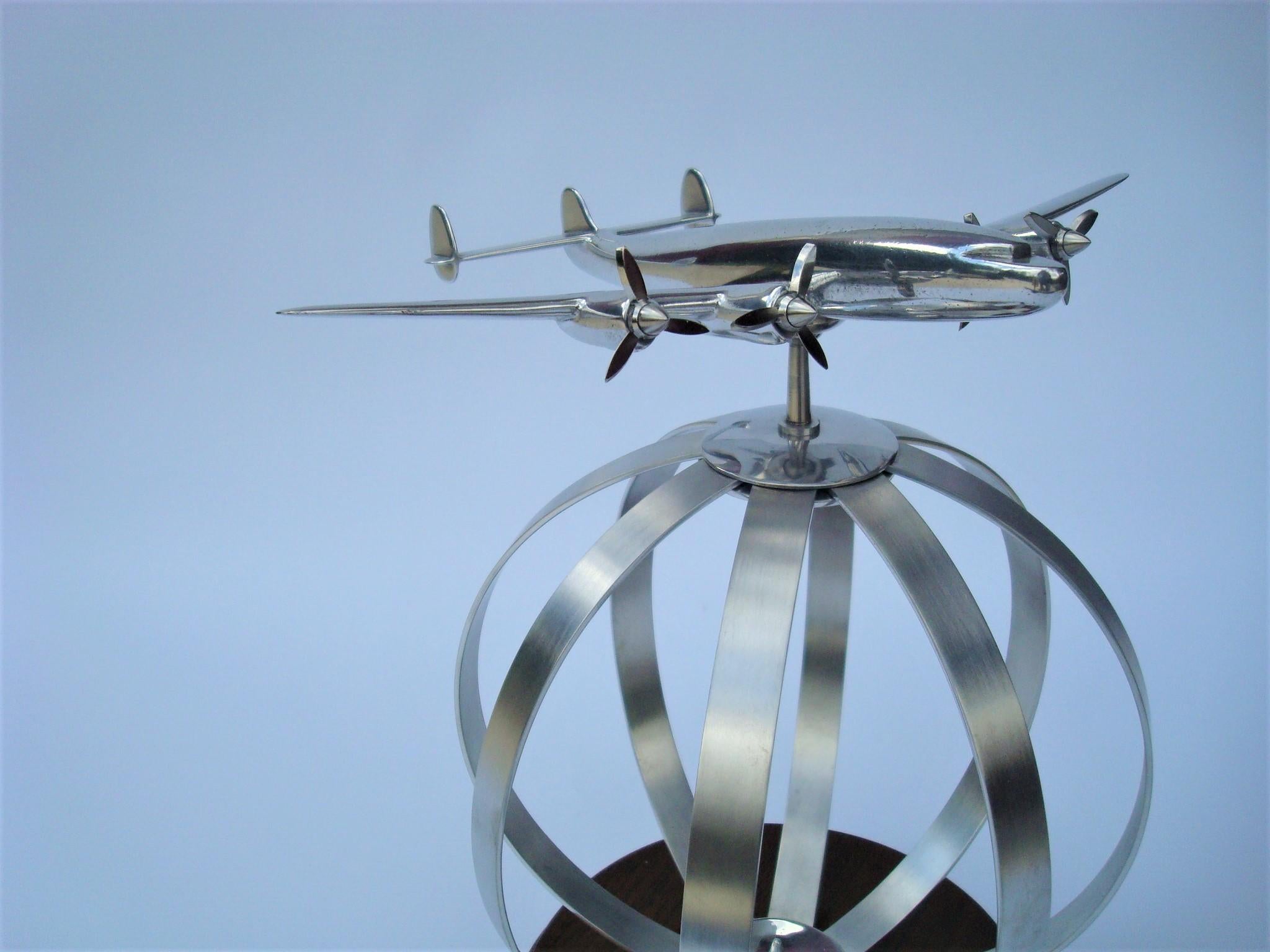 Aviation Lockheed Super Constellation Vintage Desk Airplane Model, circa 1940s For Sale 2