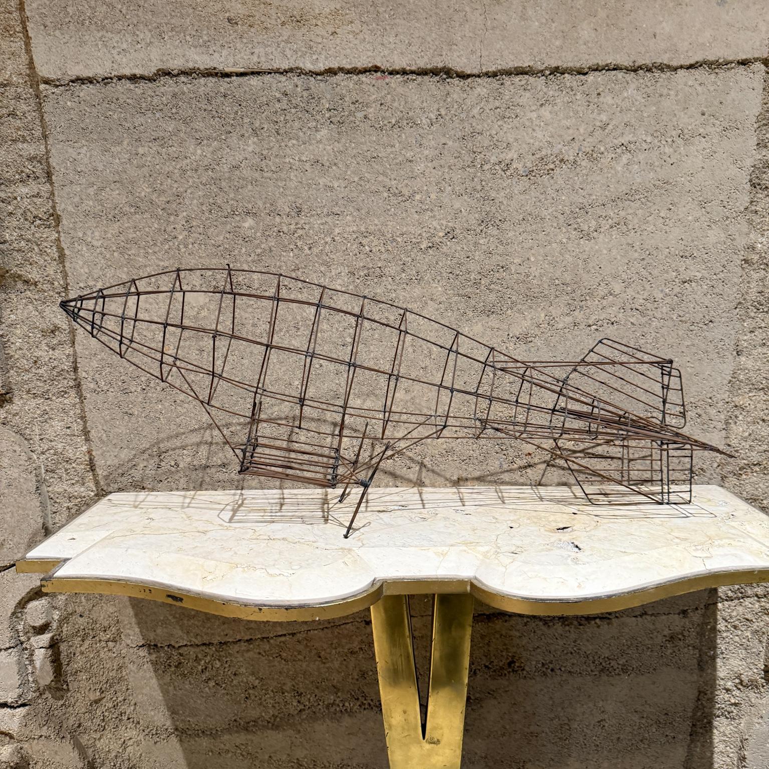 Mid-Century Modern Aviation Metal Art Wire Blimp Airship Zeppelin Sculpture en vente