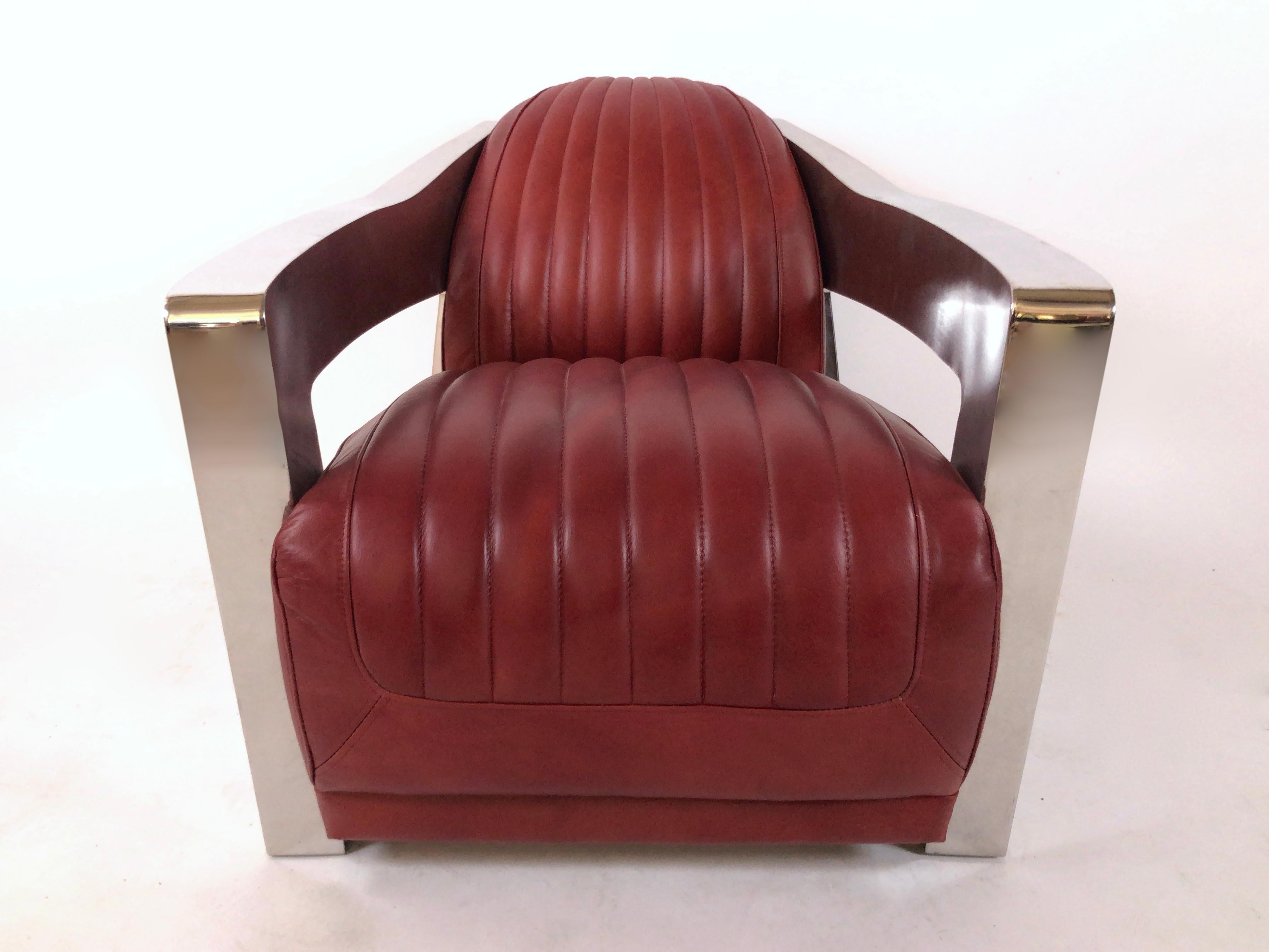 Aviator chair in style of Art Deco 
Industrial design 

Faux red leather 
Chromed metal 

Dimensions: 
Width 85 cm
Height 70 cm
Depth 71 cm 
Seat width 55 cm
Seat height 40 cm 
Seat depth 55 cm.