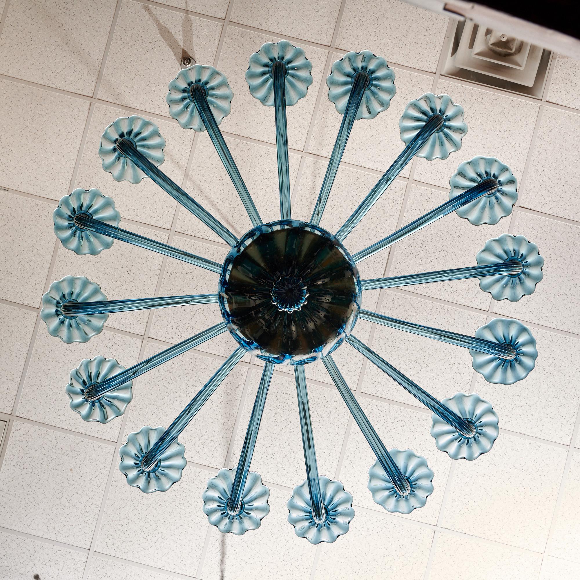 Mid-Century moderno Lampadario in vetro di Murano blu Avio in vendita