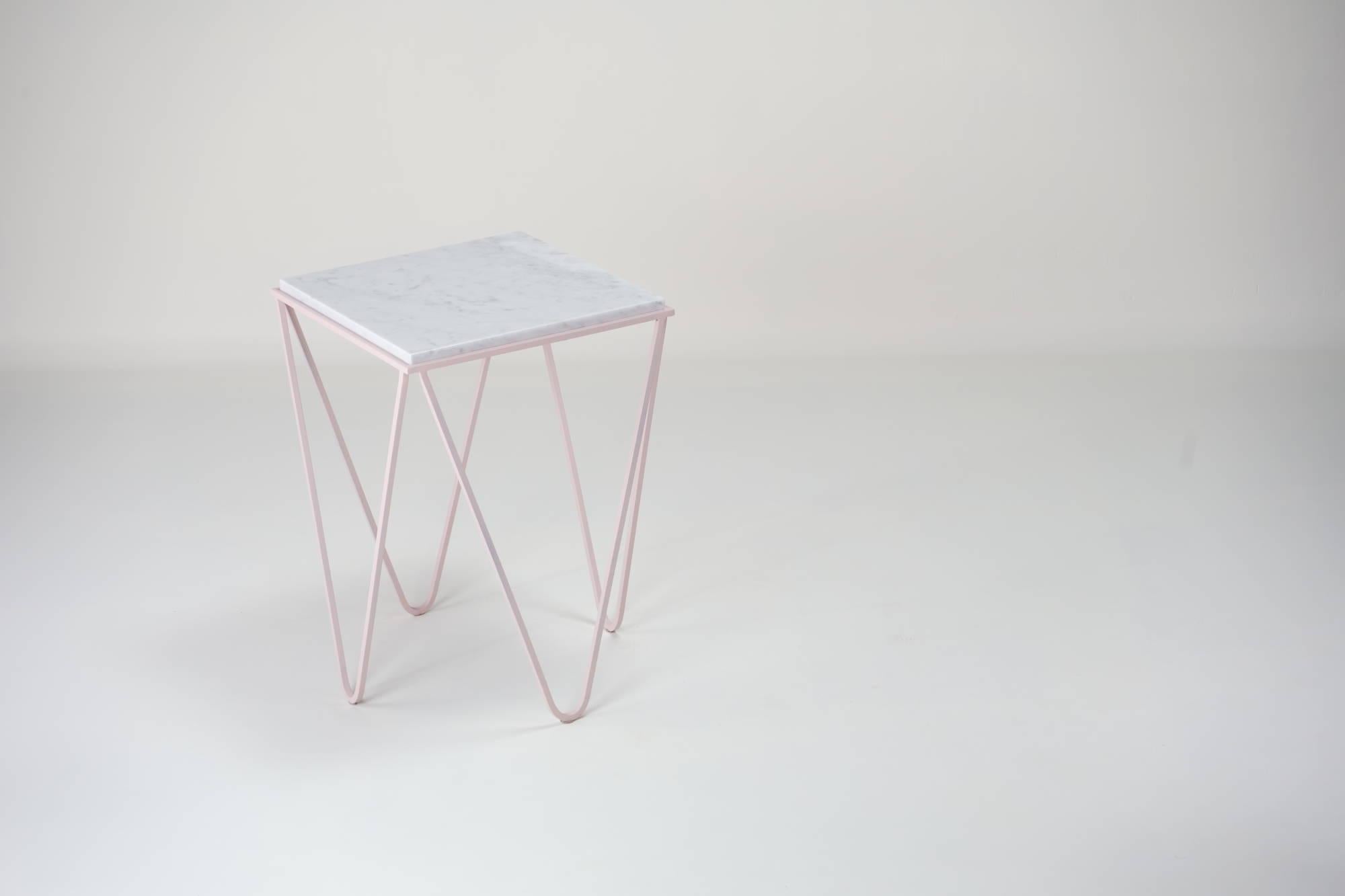 Avior is an evolution of the Gravity side table. We decided to keep the same concept of lightness and movement, abstracting the motion of the flying Cararra marble into a different 3D iron structure. 

The geometry was achieved through playful