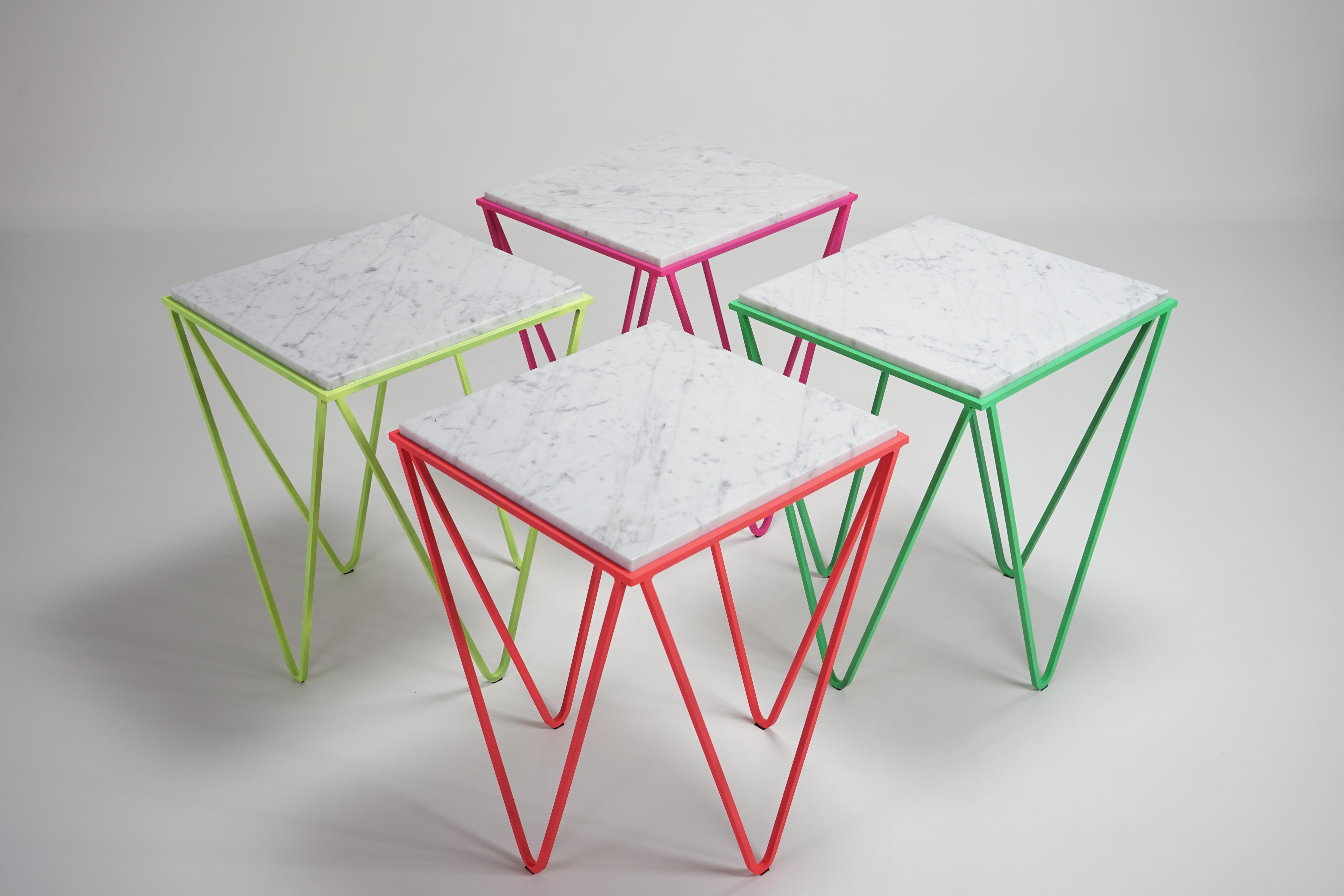 Avior, Fuchsia Fluo Side Table For Sale 1