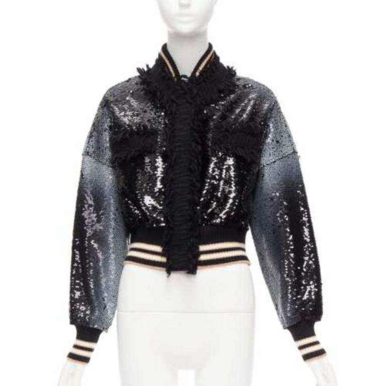 AVIU Schwarz-weiße Bomberjacke mit Sprühfarbe-Effekt und Pailletten in Kurzform IT38 im Zustand „Neu“ im Angebot in Hong Kong, NT