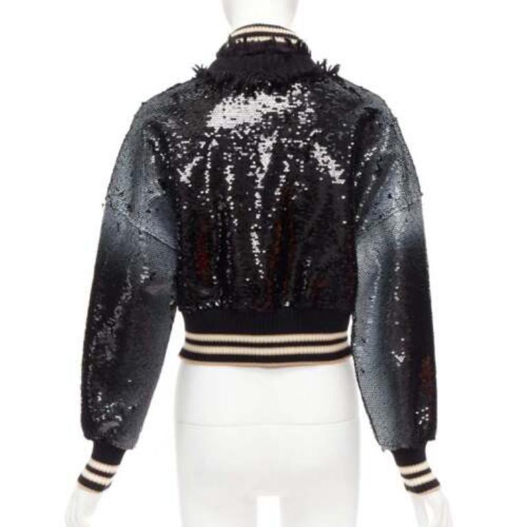 AVIU Schwarz-weiße Bomberjacke mit Sprühfarbe-Effekt und Pailletten in Kurzform IT38 im Angebot 2