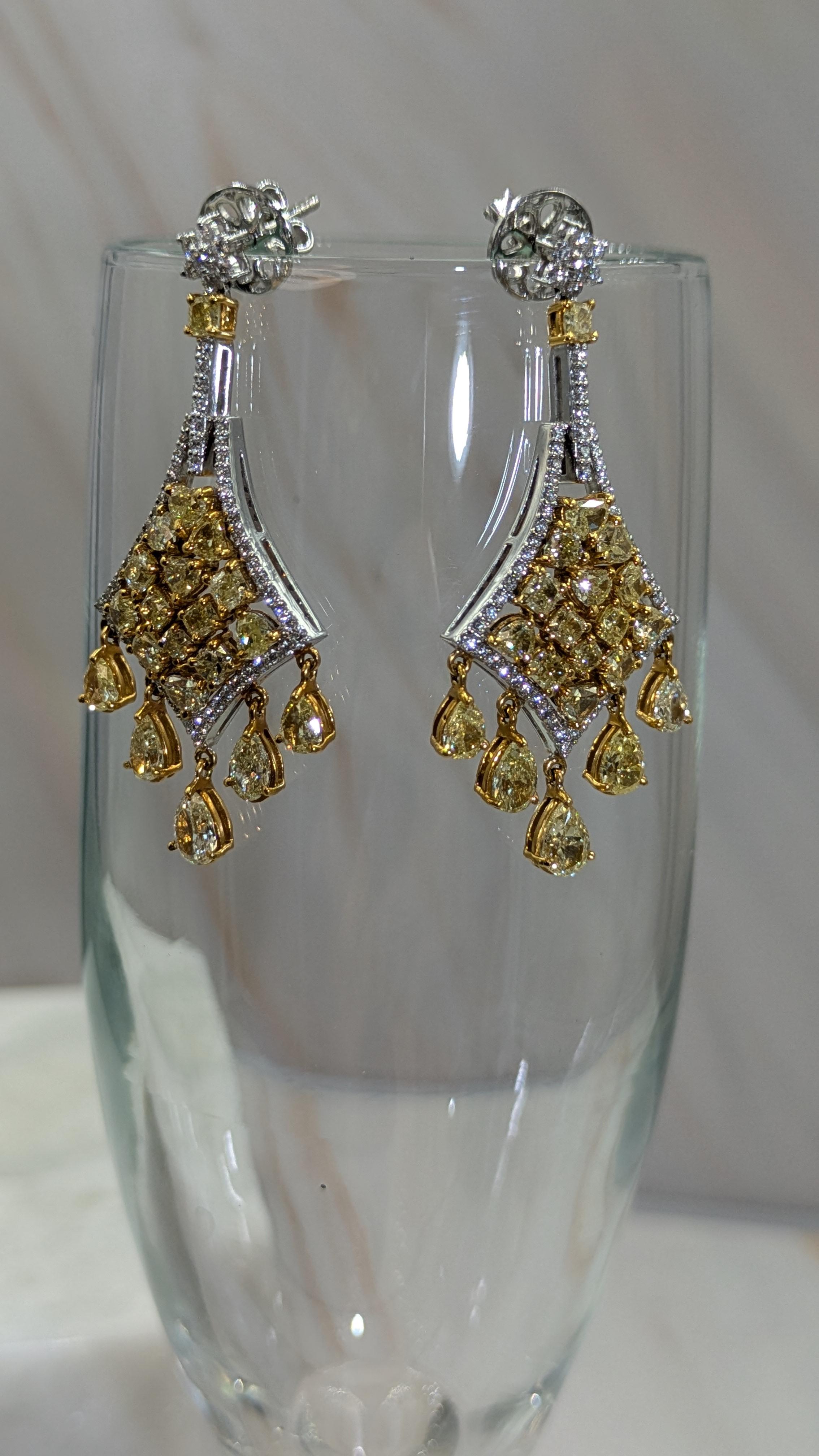 Boucles d'oreilles Avize - Diamant jaune 6,81 carats et or blanc 18 carats en vente 1