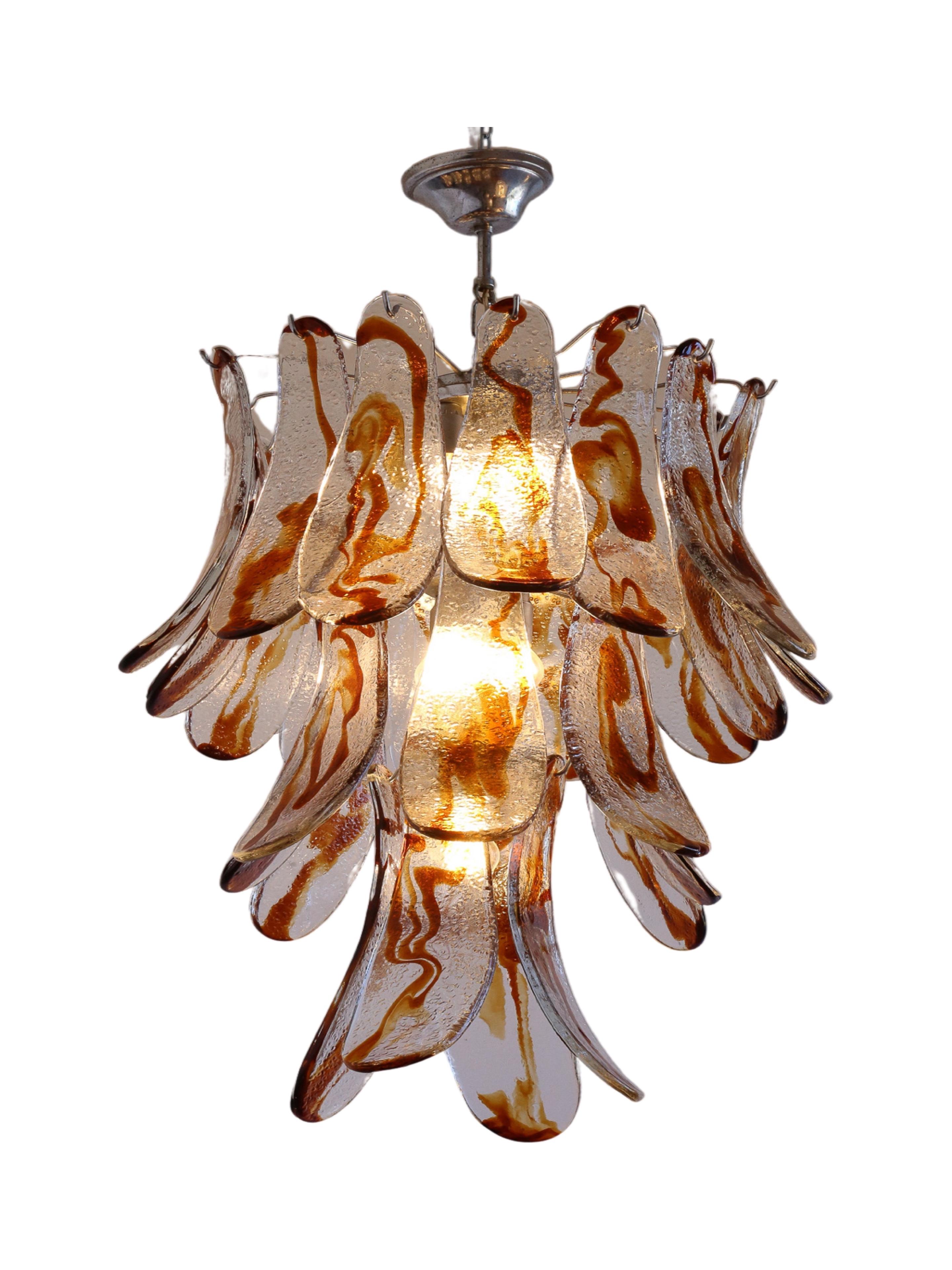 Fait main Lampe à suspension AVMazzega en verre de Murano ambré et chrome en vente