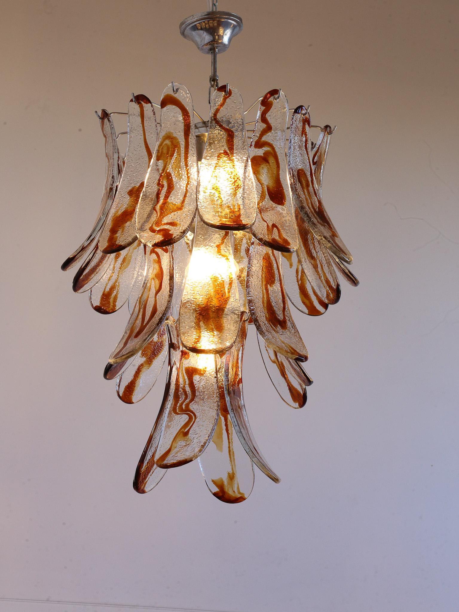 Verre de Murano Lampe à suspension AVMazzega en verre de Murano ambré et chrome en vente