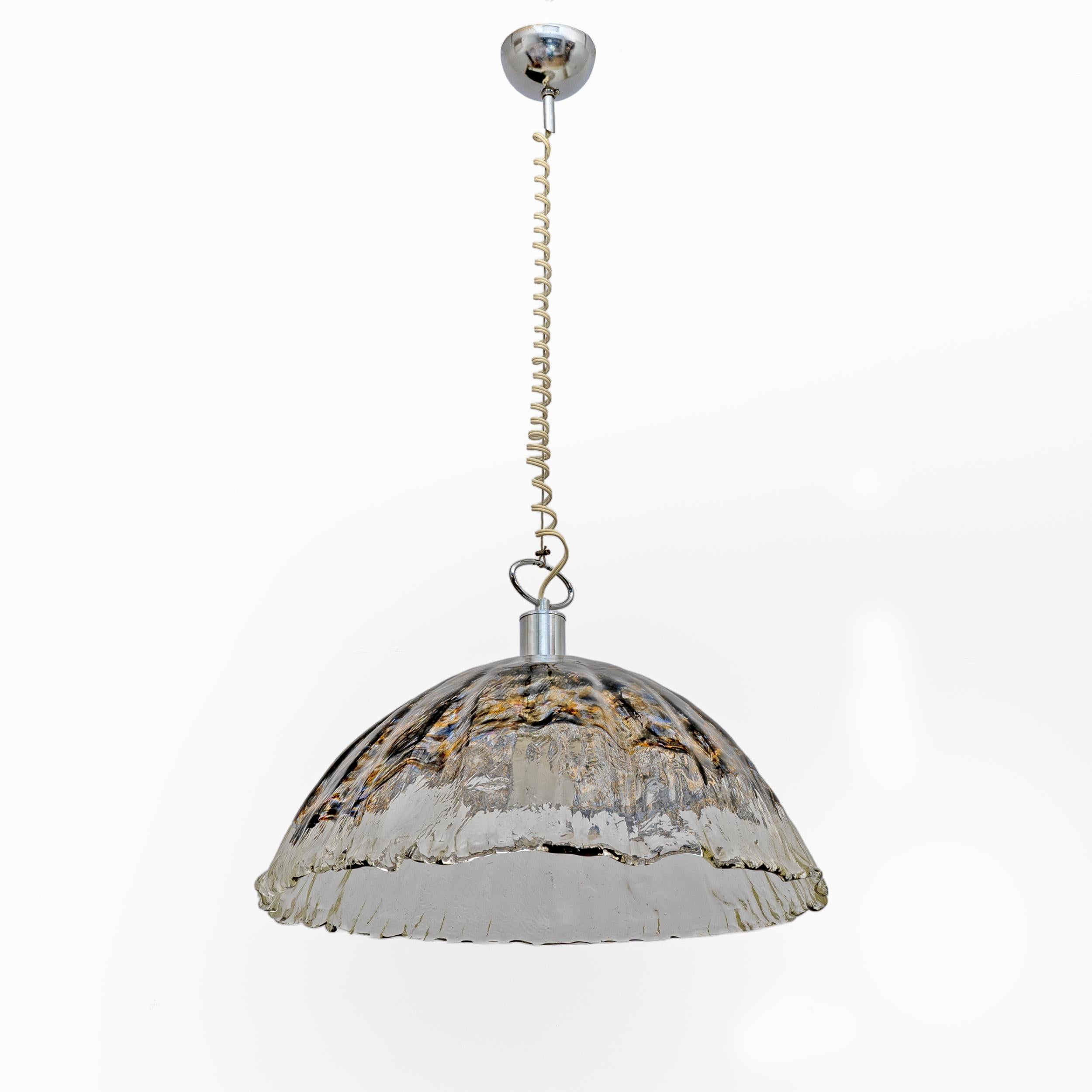 This pendant lamp features a transparent Murano blown glass bell-shaped lampshade with blue, black and brown Murrine decoration. Equipped with a lamp holder with E27 connection for Europe or E26 for the USA. The lamp is attributed to the AVMazzega