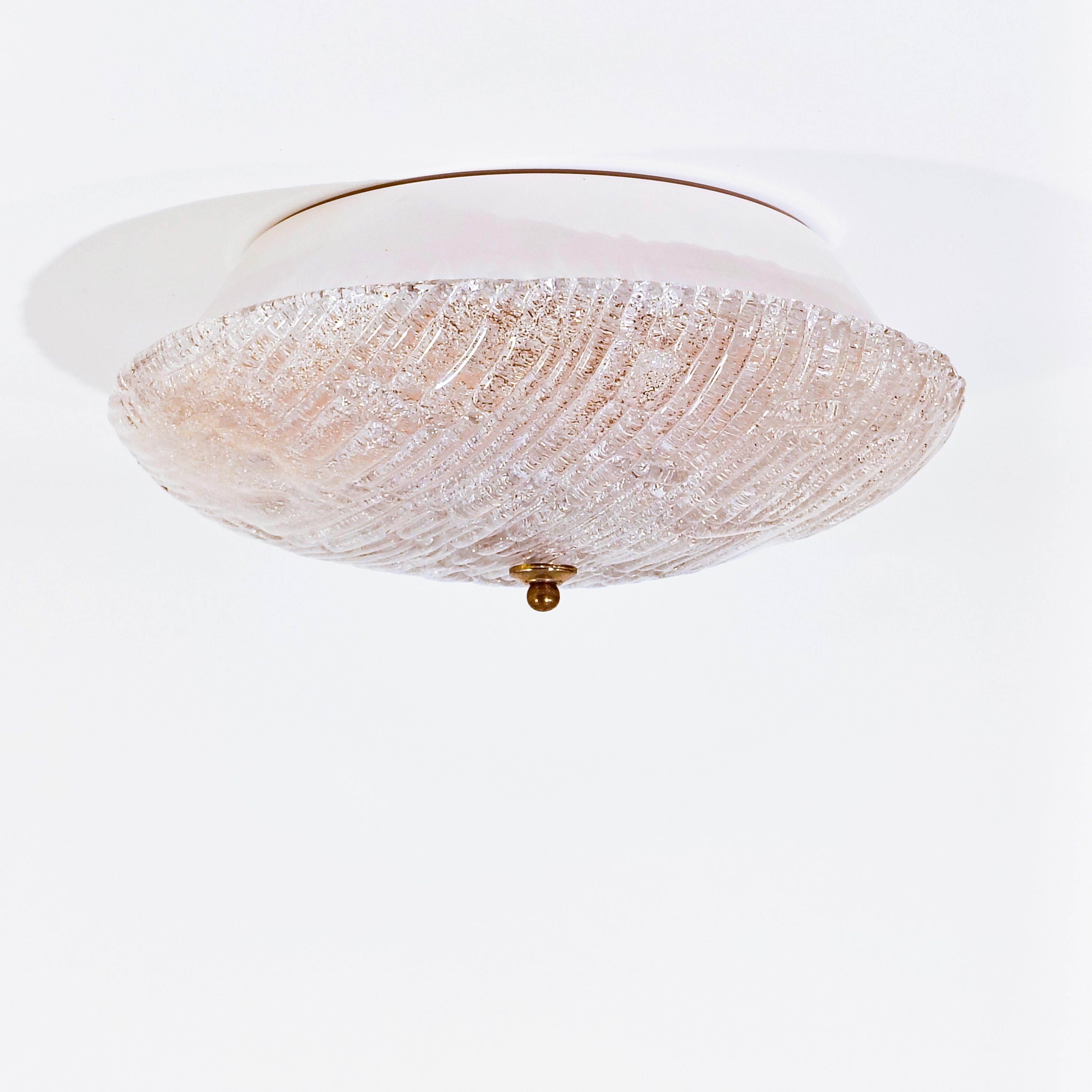 Large round flush mount by AV Mazzega, 1970s. Composed of a semi-transparent Murano glass diffuser with an organic shape and of the 