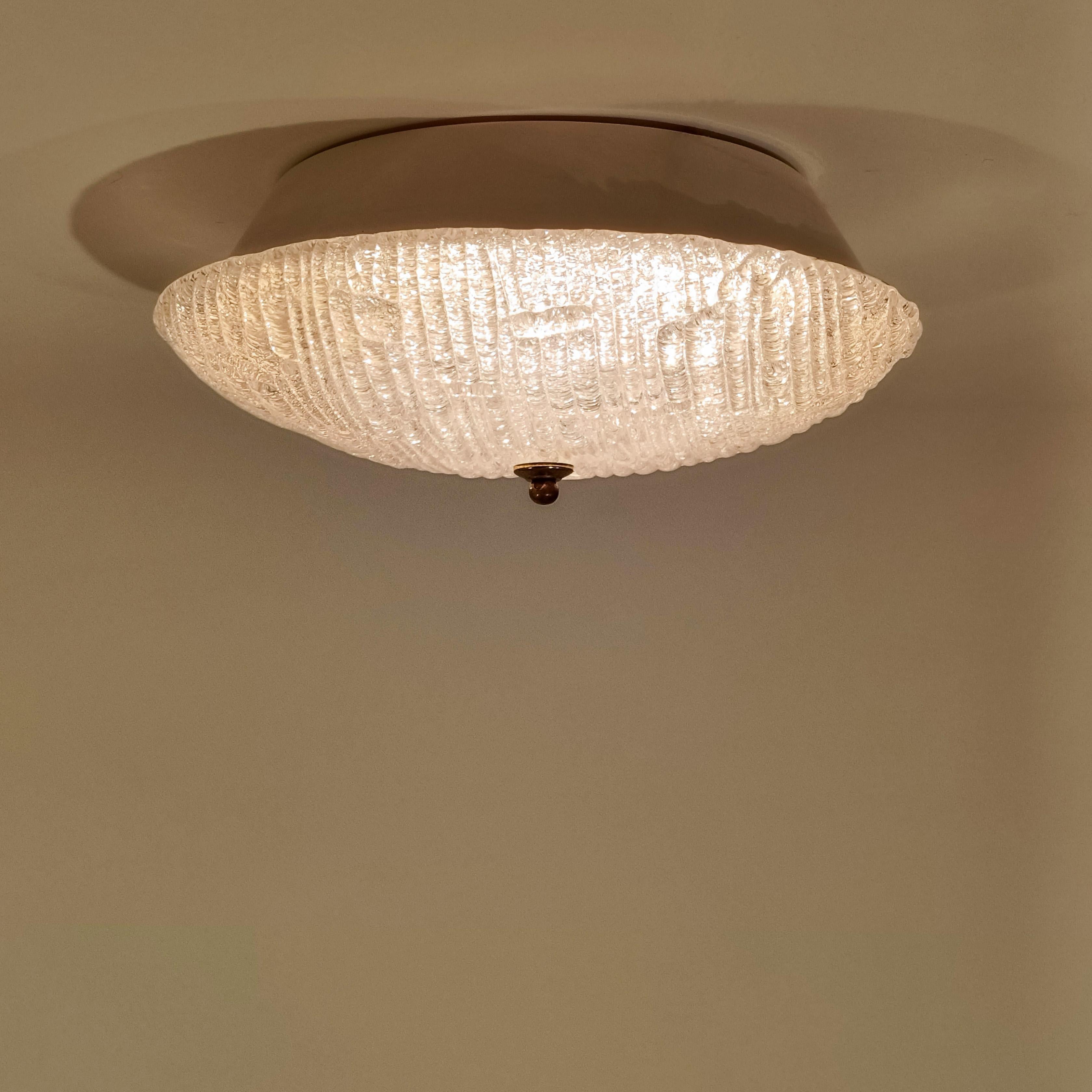 AVMazzega. Hollywood Regency style round flush mount, Italy, 1970s Bon état - En vente à SANT ADRIÀ DE BESÒS, ES
