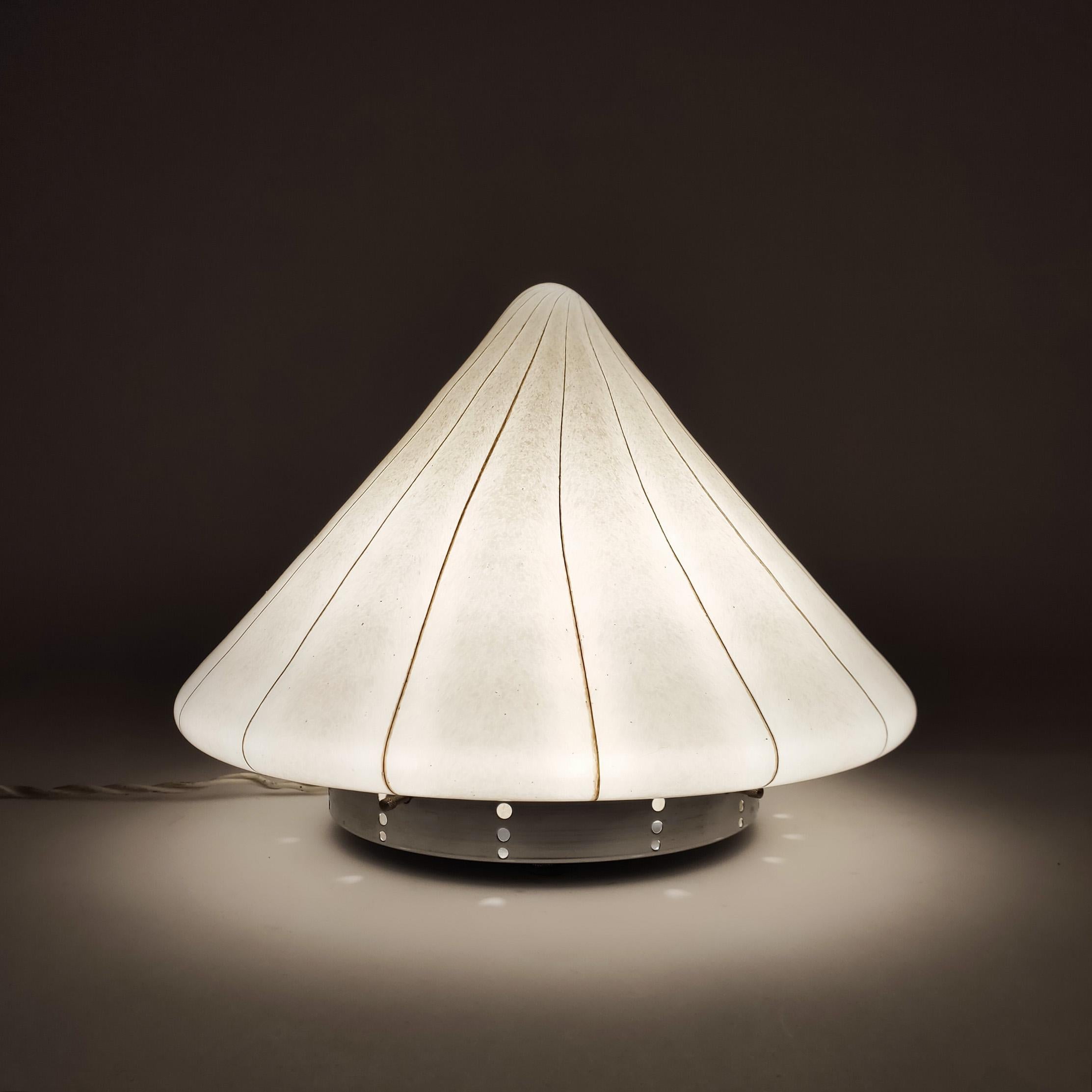 AVMazzega. Space Age style Murano glass table lamp, Italy, 1970s Hecho a mano en venta