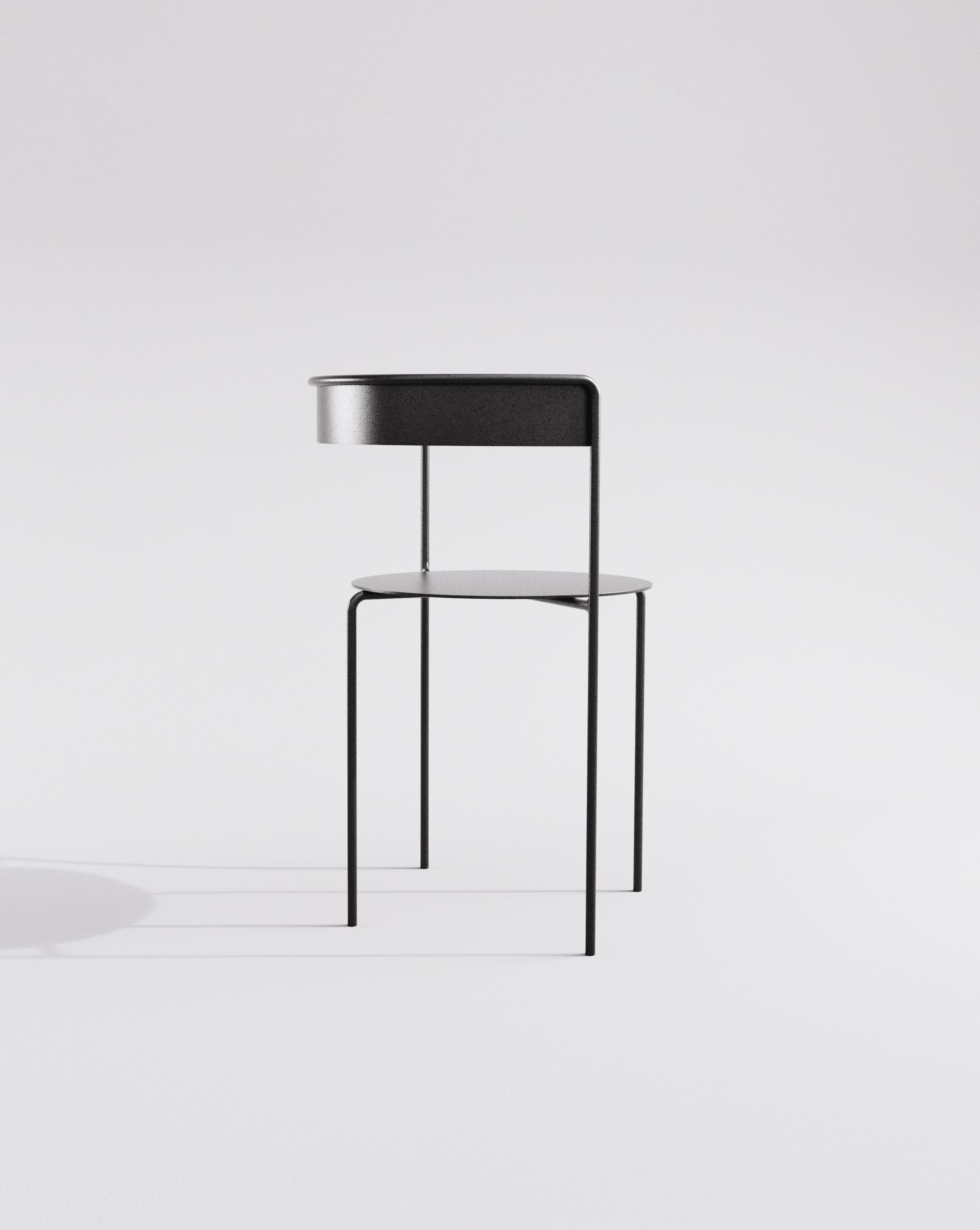 Die Motivation für die Entwicklung des Avoa Chair (MMXIII) ist autotelia, der autonome Designdiskurs. Die Herausforderung bestand darin, ein Objekt als Zitat zu betrachten, eine Wiederaufnahme der minimalen Elemente, die einen Stuhl ausmachen: