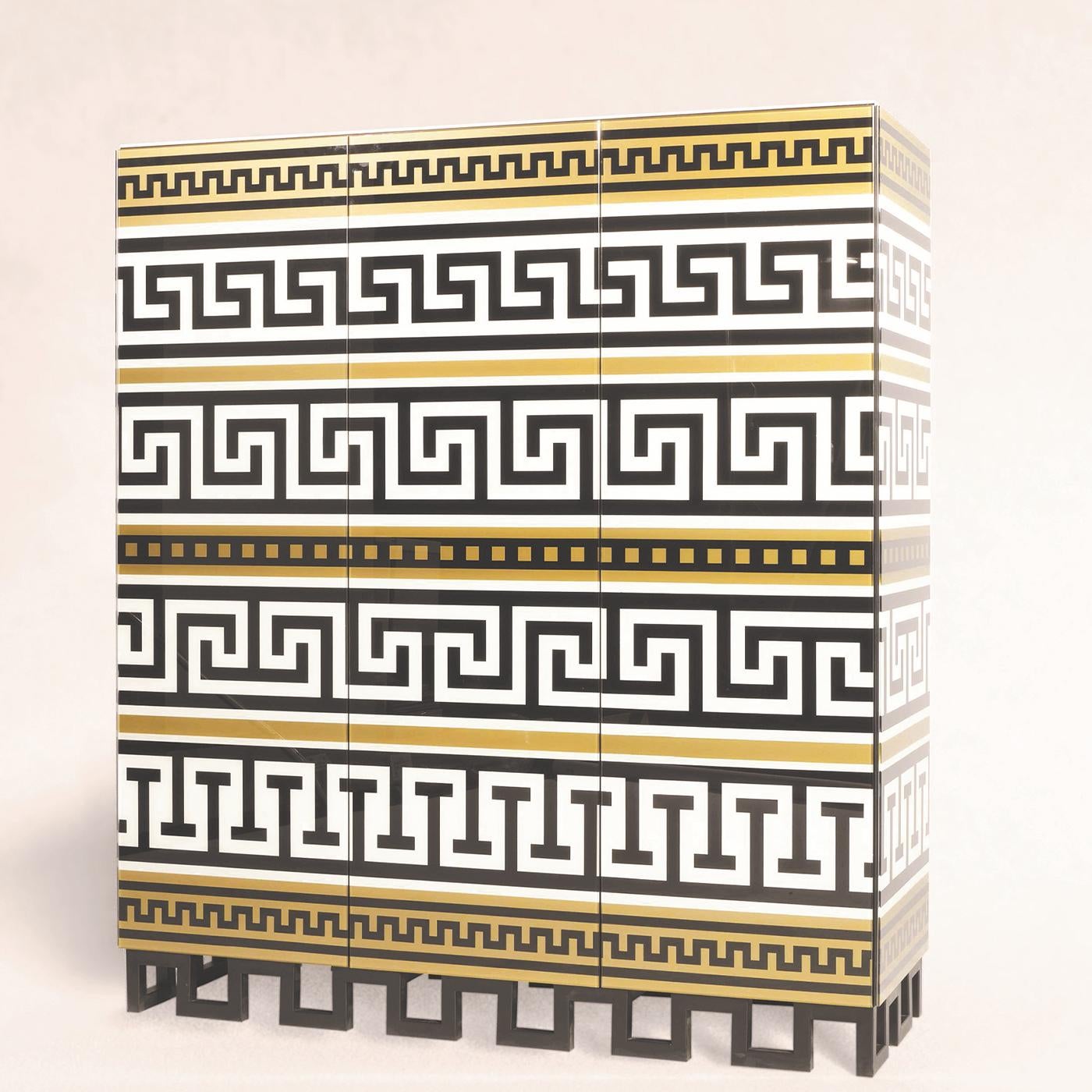 This Avola cabinet re-appropriates an hypnotic black and white pattern frequently seen on archaeological finds in Sicily from both the Greek and Roman periods. The decoration is silk-screened on glass and covers both the cabinet’s frame and doors.