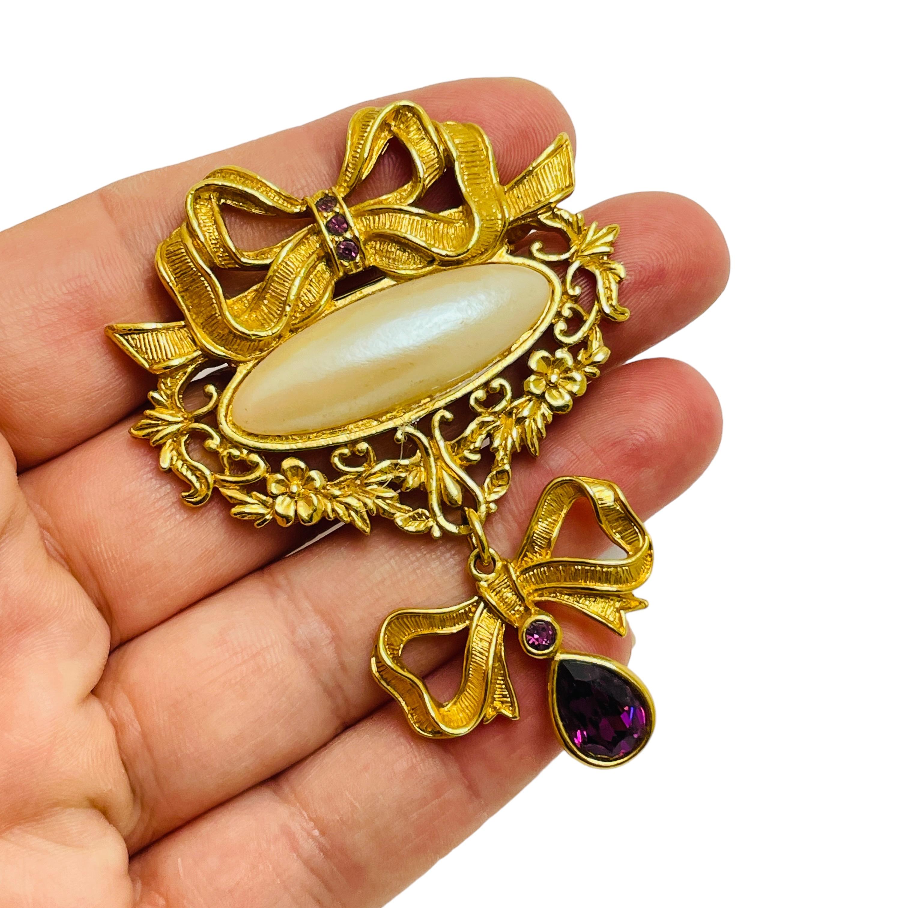 AVON signed gold bow amethyst crystal pearl dangle gold designer brooch In Good Condition For Sale In Palos Hills, IL