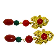 Orecchini a clip vintage firmati AVON in oro, finta giada e corniola