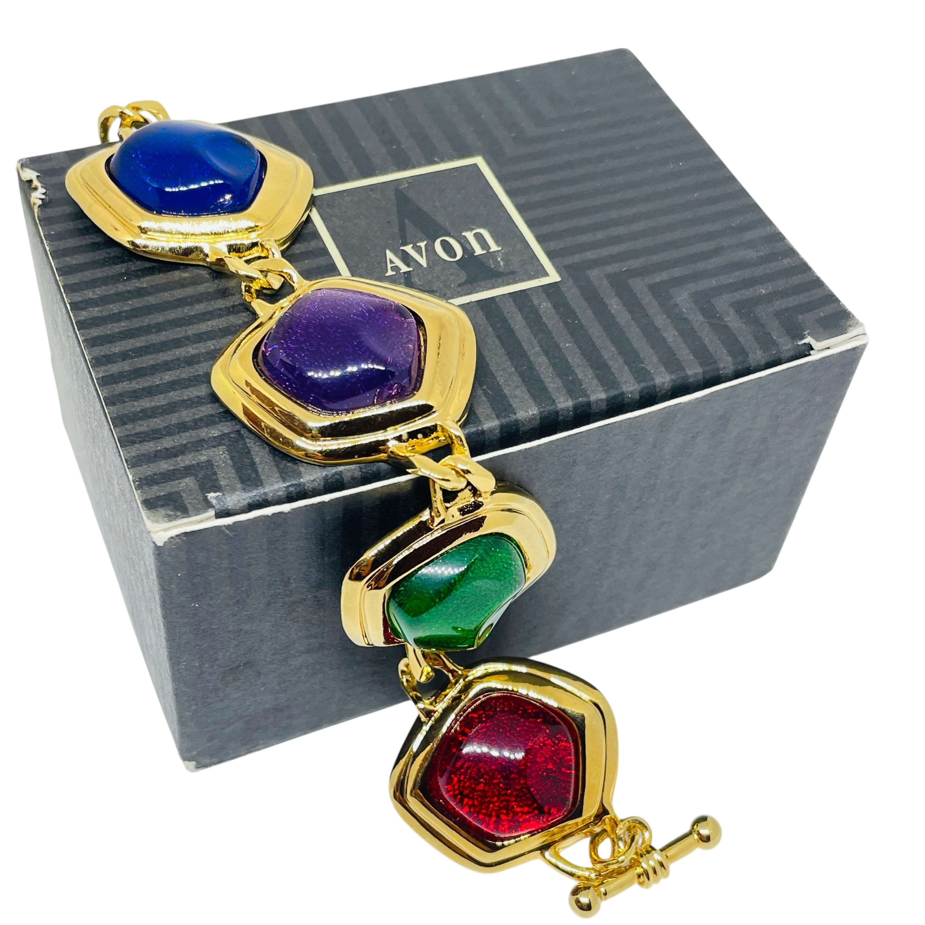 DETAILS

- • unterzeichnet AVON

- • vergoldet mit Glas

- • vintage designer armband
 
MASSNAHMEN  

- • CONDIT

- •  sehr guter Vintage-Zustand mit minimalen Gebrauchsspuren 

 Sku 56

❤️❤️   VINTAGE-DESIGNER-SCHMUCK   ❤️❤️

❤️❤️  ALEXANDER'S