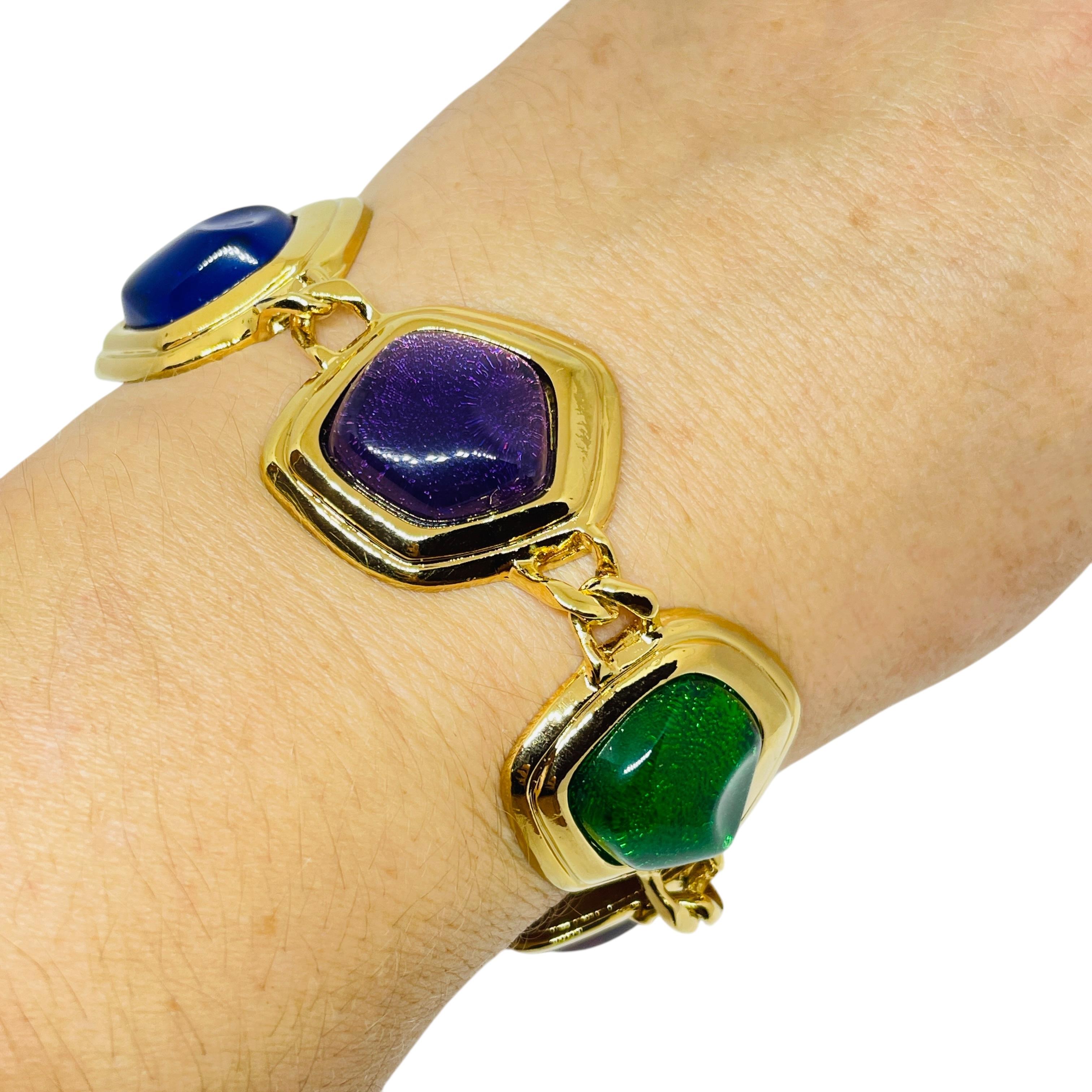 AVON signiert vintage vergoldetes Juwel gegossenes Glas Designer-Armband im Zustand „Gut“ im Angebot in Palos Hills, IL