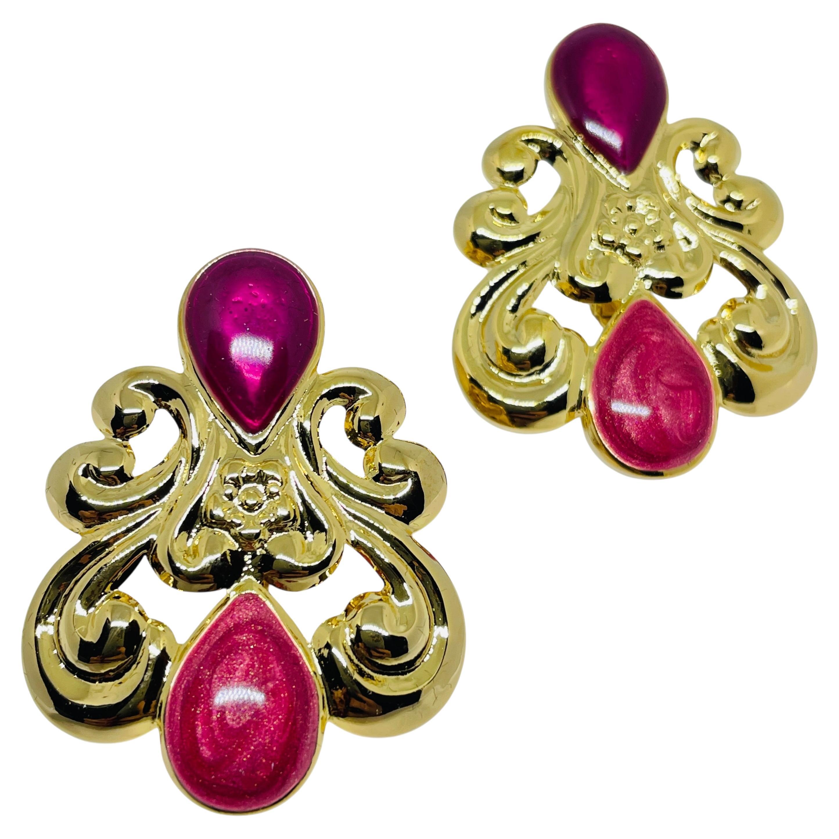 AVON signed vintage gold tone enamel
ARTFUL EXPRESSIOS
designer clip earrings