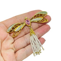 Broche de diseño vintage de AVON con libélula, borlas, perlas esmaltadas y acabado dorado